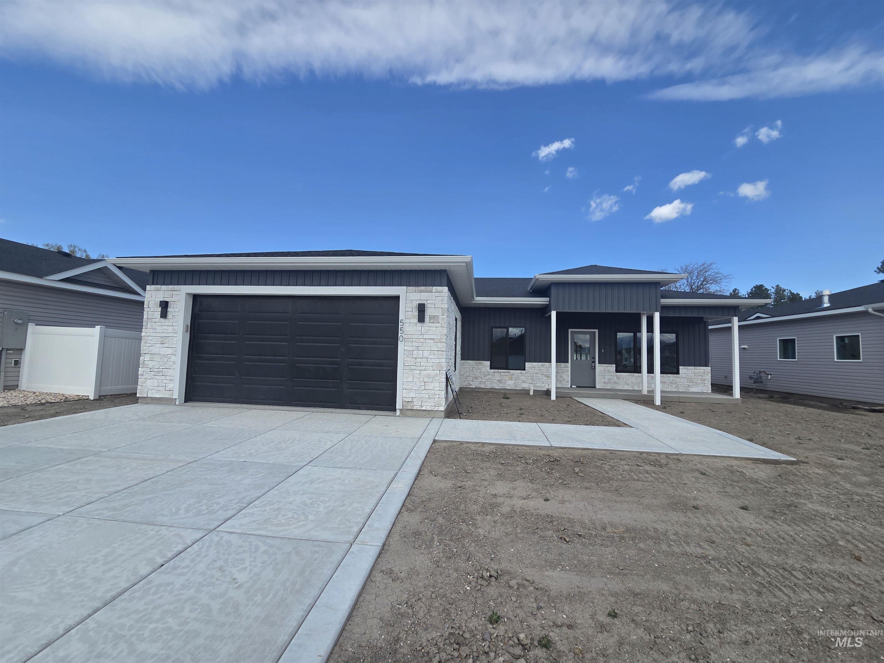 550 Oxford St, Burley, Idaho 83318, 3 Bedrooms, 2 Bathrooms, Residential For Sale, Price $332,465,MLS 98971403