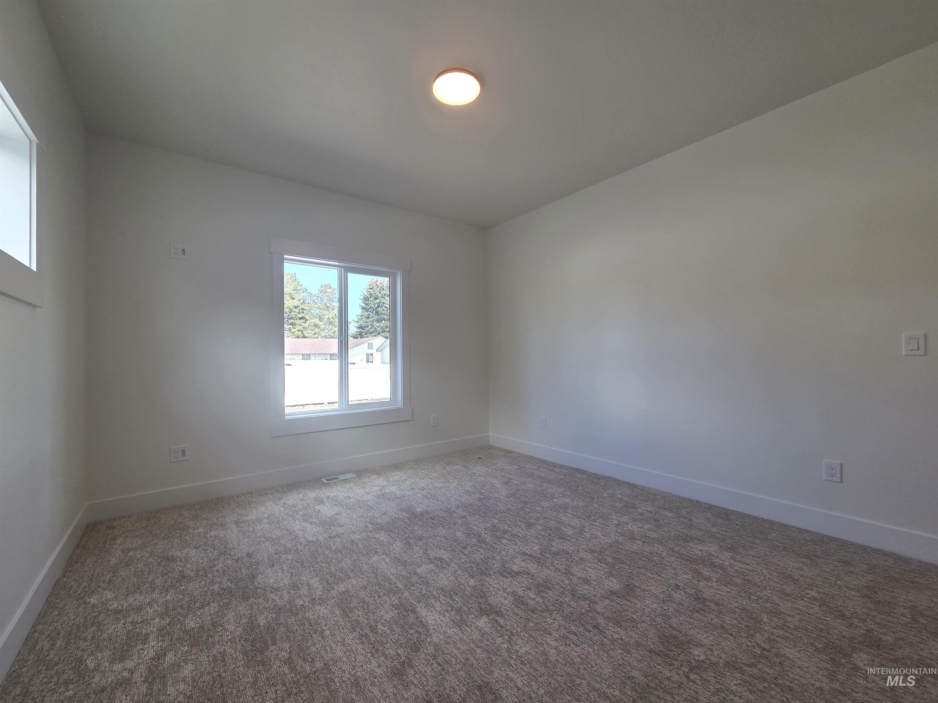 550 Oxford St, Burley, Idaho 83318, 3 Bedrooms, 2 Bathrooms, Residential For Sale, Price $332,465,MLS 98971403