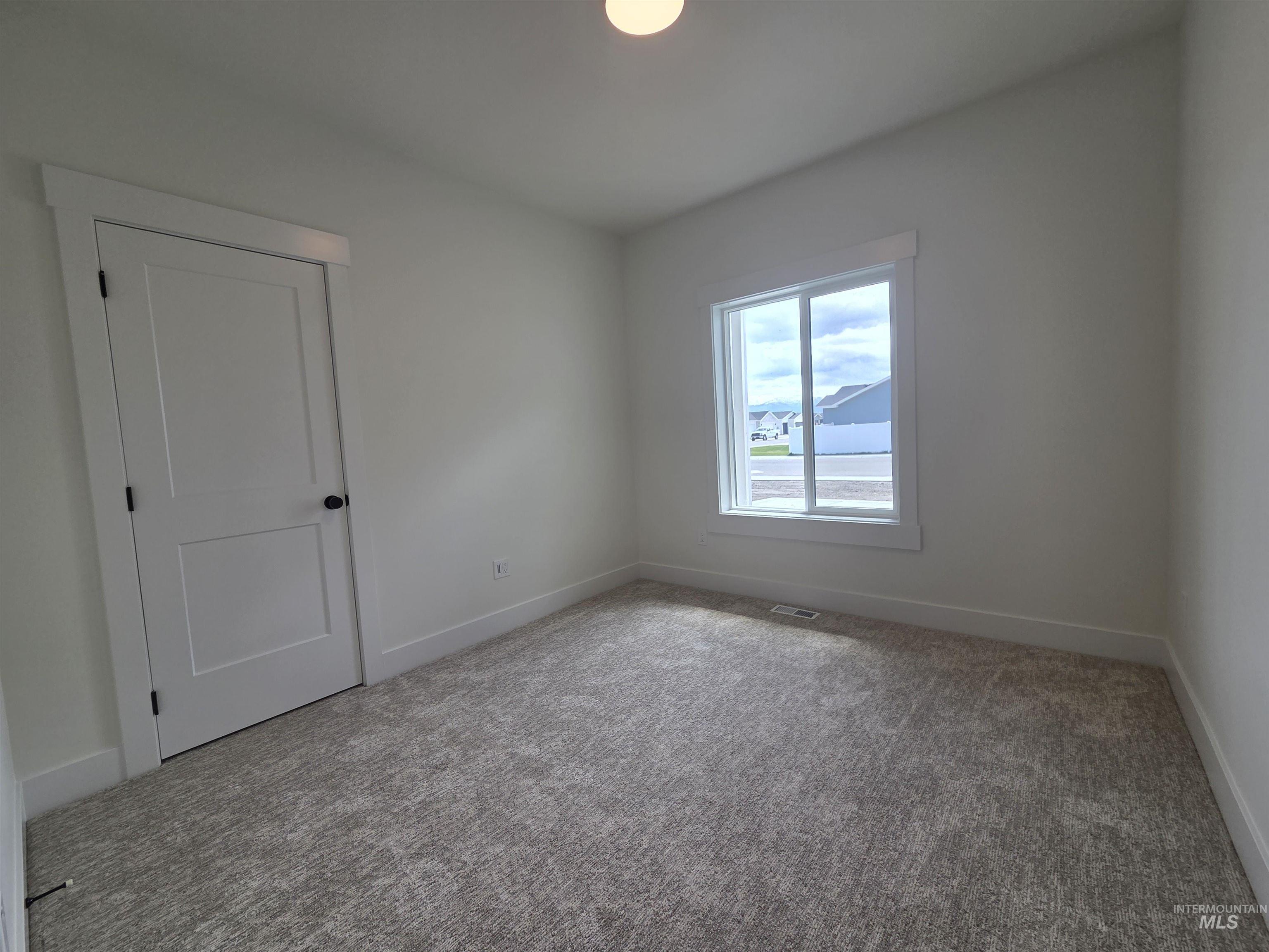 550 Oxford St, Burley, Idaho 83318, 3 Bedrooms, 2 Bathrooms, Residential For Sale, Price $332,465,MLS 98971403