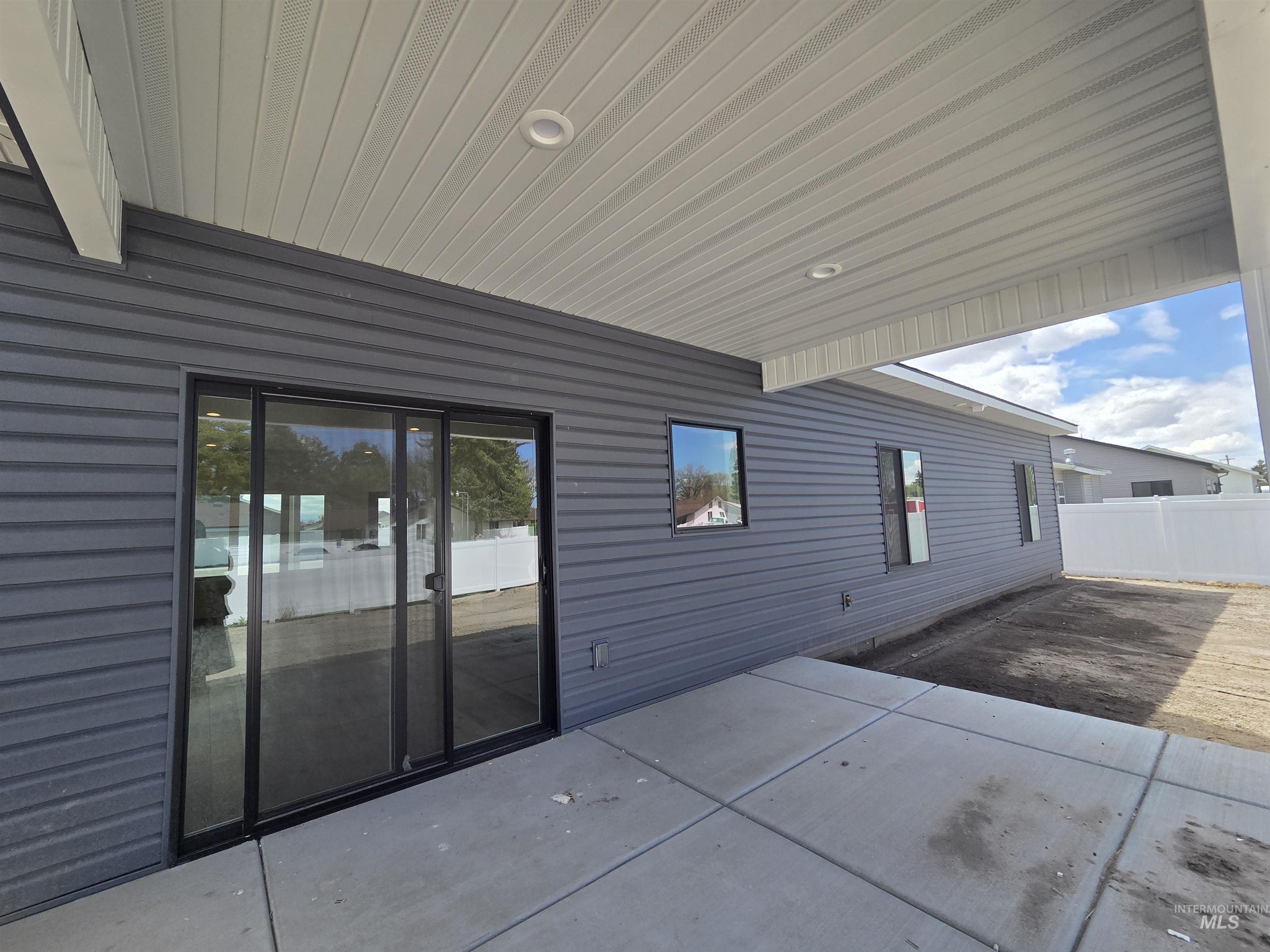 550 Oxford St, Burley, Idaho 83318, 3 Bedrooms, 2 Bathrooms, Residential For Sale, Price $332,465,MLS 98971403