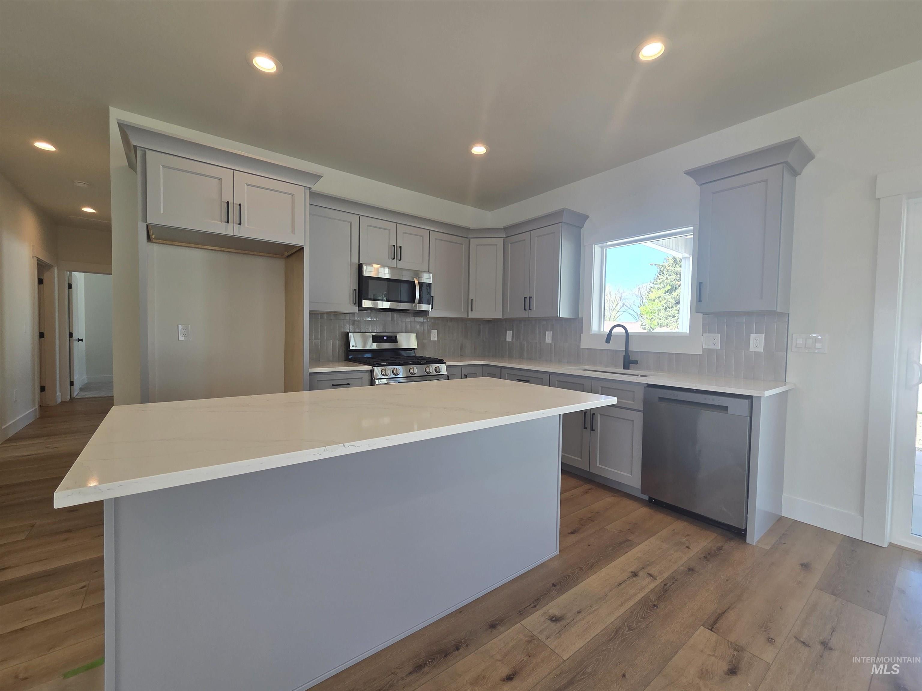 550 Oxford St, Burley, Idaho 83318, 3 Bedrooms, 2 Bathrooms, Residential For Sale, Price $332,465,MLS 98971403