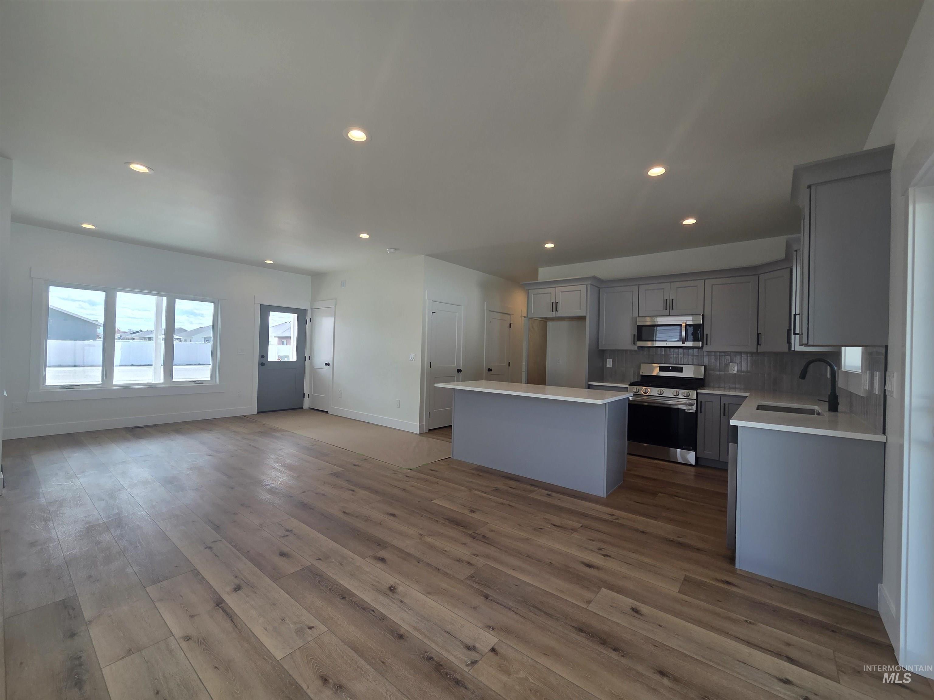 550 Oxford St, Burley, Idaho 83318, 3 Bedrooms, 2 Bathrooms, Residential For Sale, Price $332,465,MLS 98971403