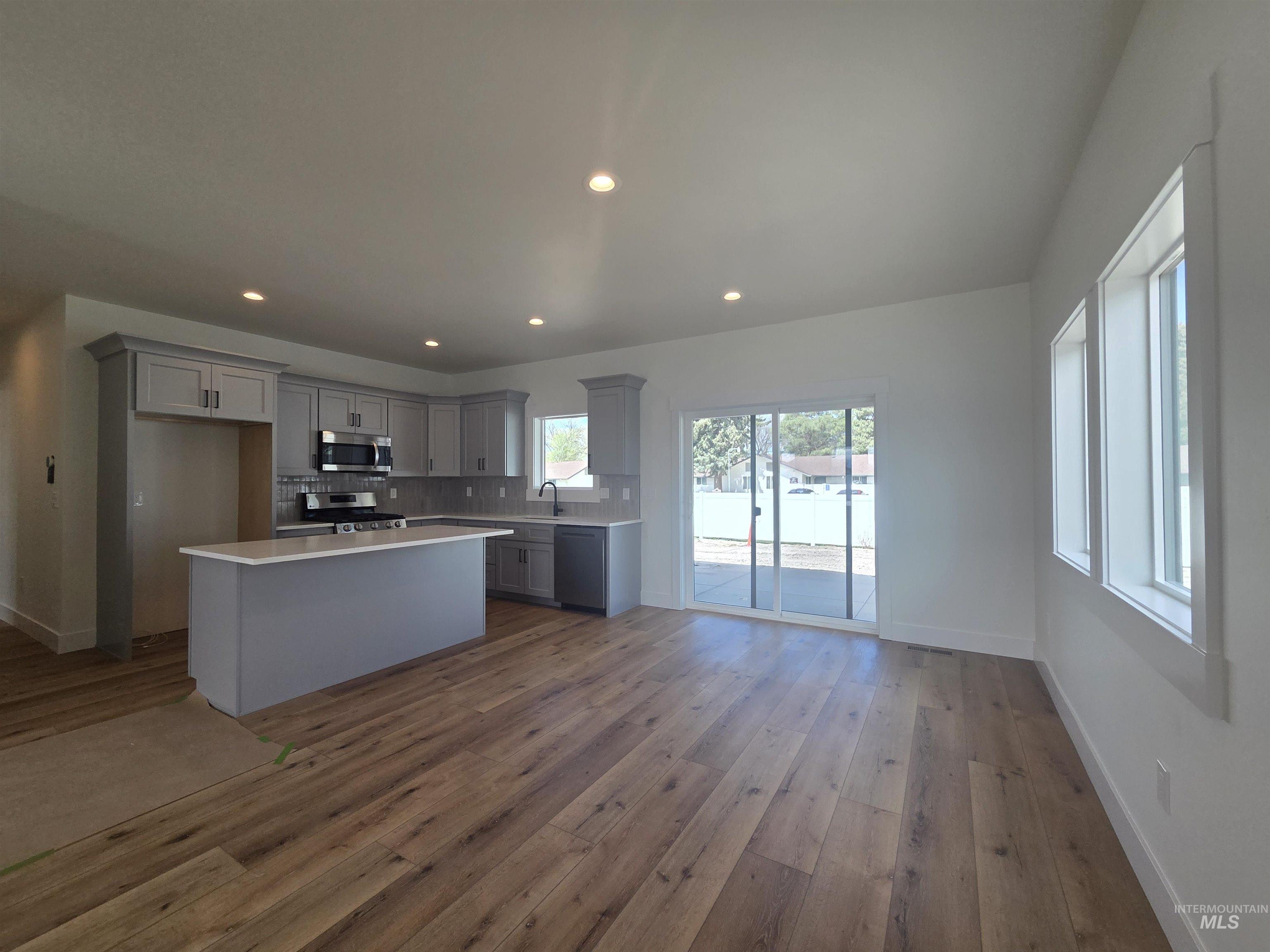 550 Oxford St, Burley, Idaho 83318, 3 Bedrooms, 2 Bathrooms, Residential For Sale, Price $332,465,MLS 98971403