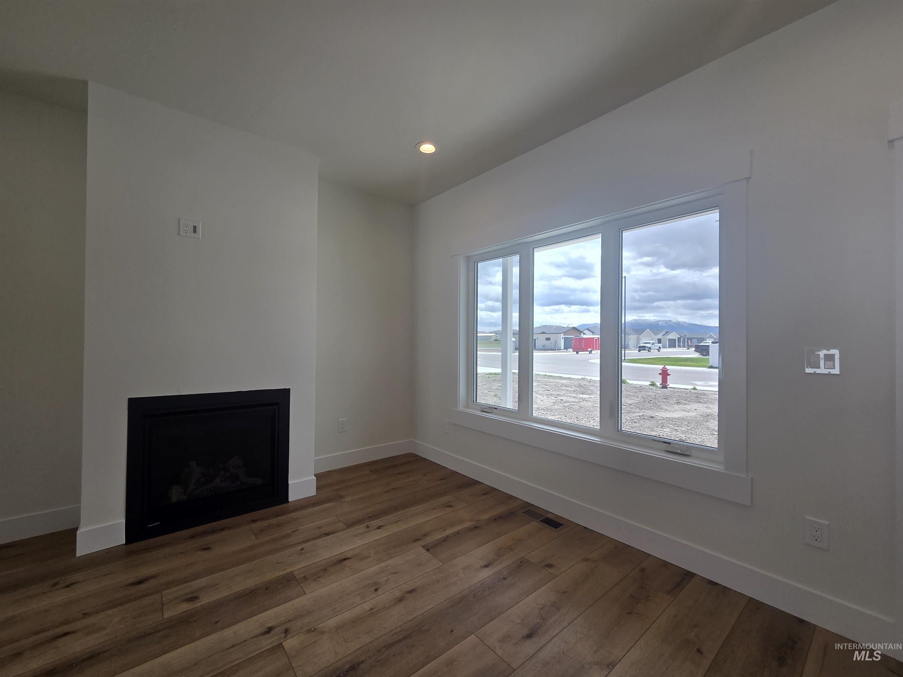 550 Oxford St, Burley, Idaho 83318, 3 Bedrooms, 2 Bathrooms, Residential For Sale, Price $332,465,MLS 98971403