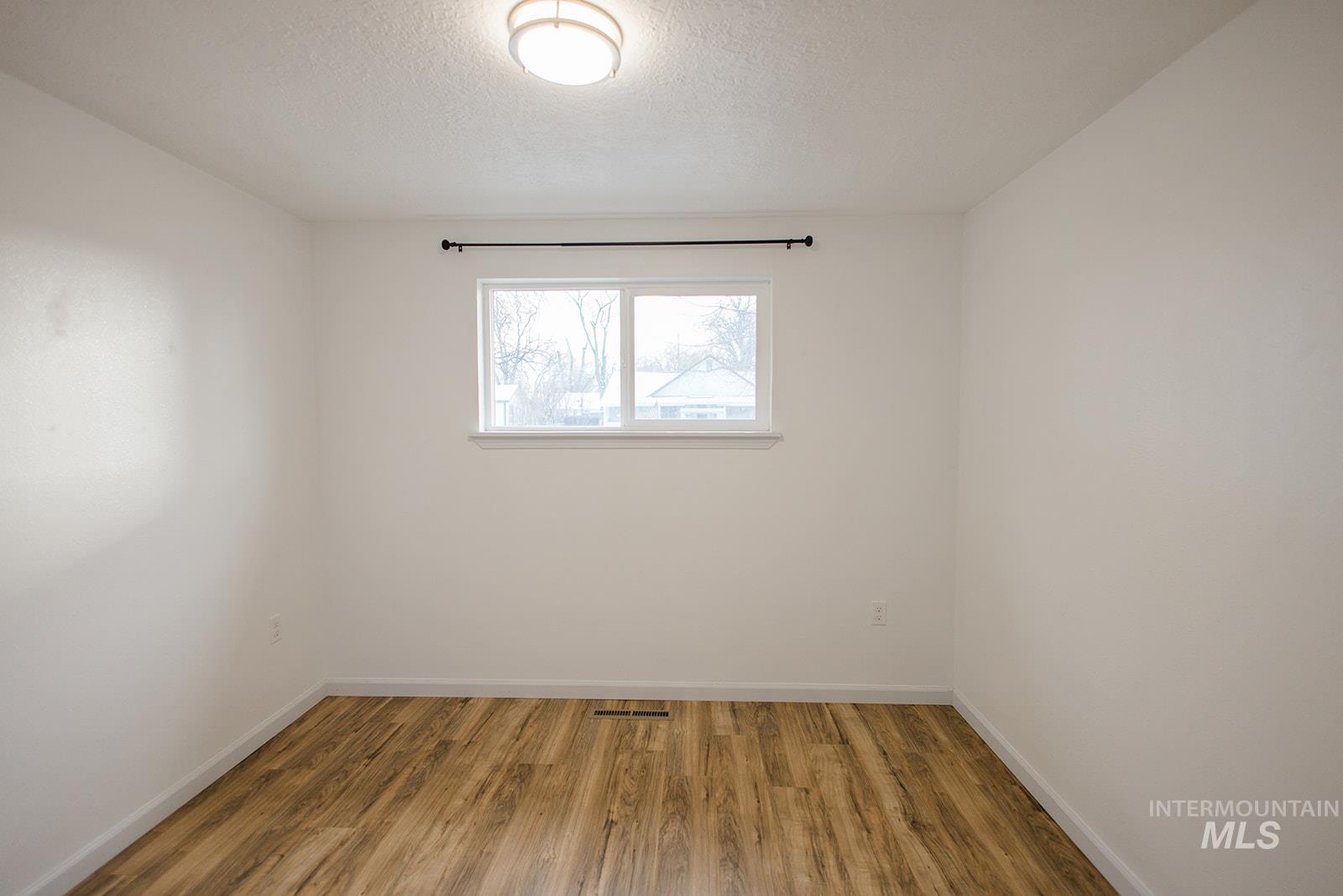 1320 E 4Th N, Mountain Home, Idaho 83647, 3 Bedrooms, 1 Bathroom, Residential For Sale, Price $265,000,MLS 98971405