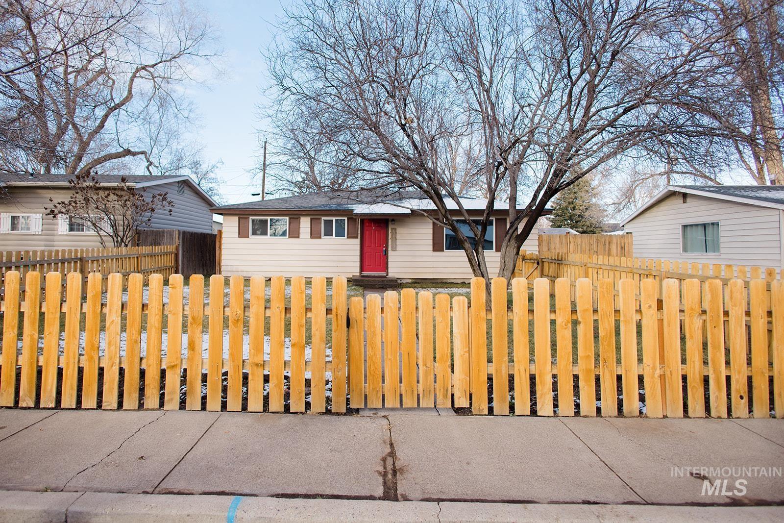 1320 E 4Th N, Mountain Home, Idaho 83647, 3 Bedrooms, 1 Bathroom, Residential For Sale, Price $265,000,MLS 98971405