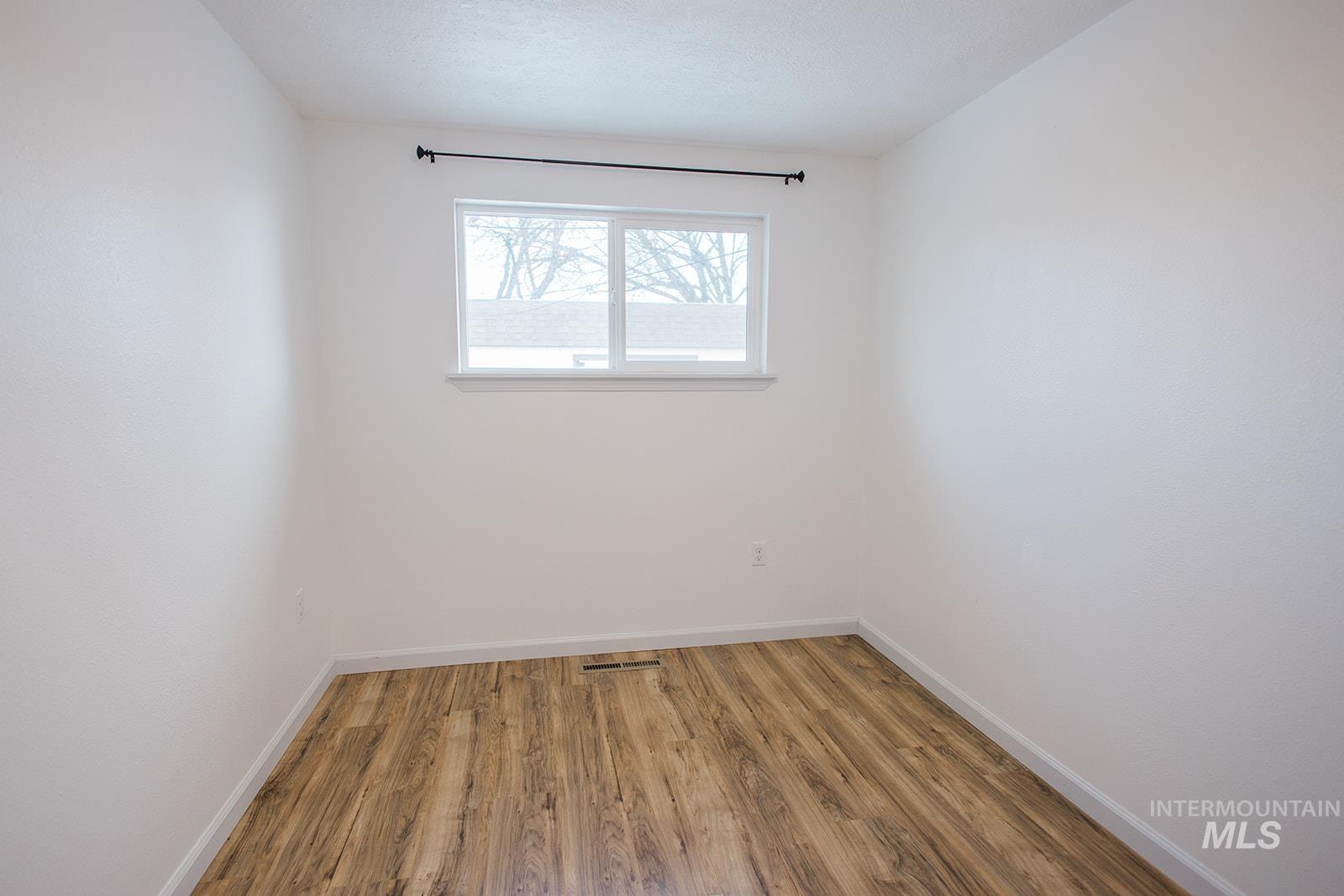 1320 E 4Th N, Mountain Home, Idaho 83647, 3 Bedrooms, 1 Bathroom, Residential For Sale, Price $265,000,MLS 98971405