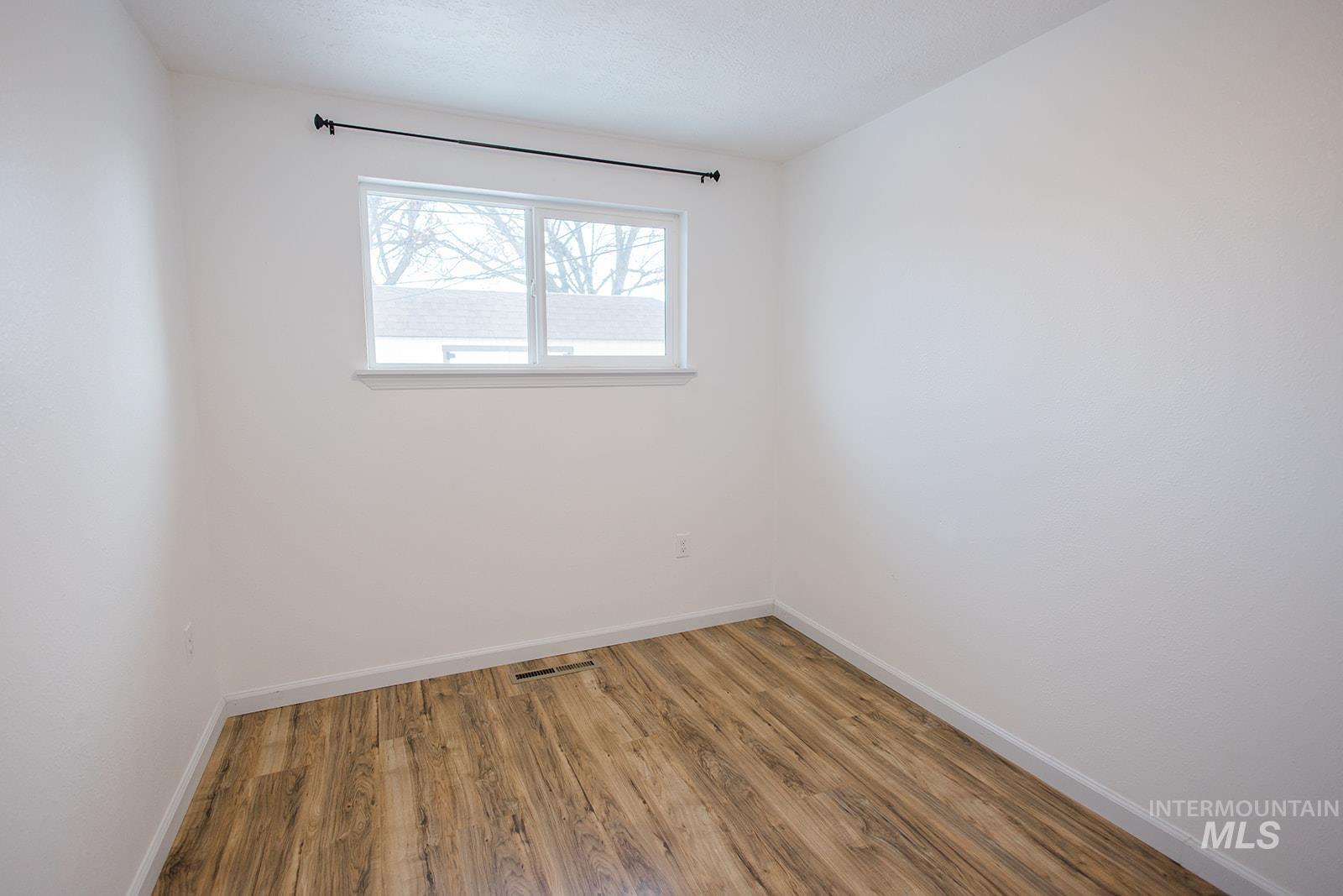 1320 E 4Th N, Mountain Home, Idaho 83647, 3 Bedrooms, 1 Bathroom, Residential For Sale, Price $265,000,MLS 98971405