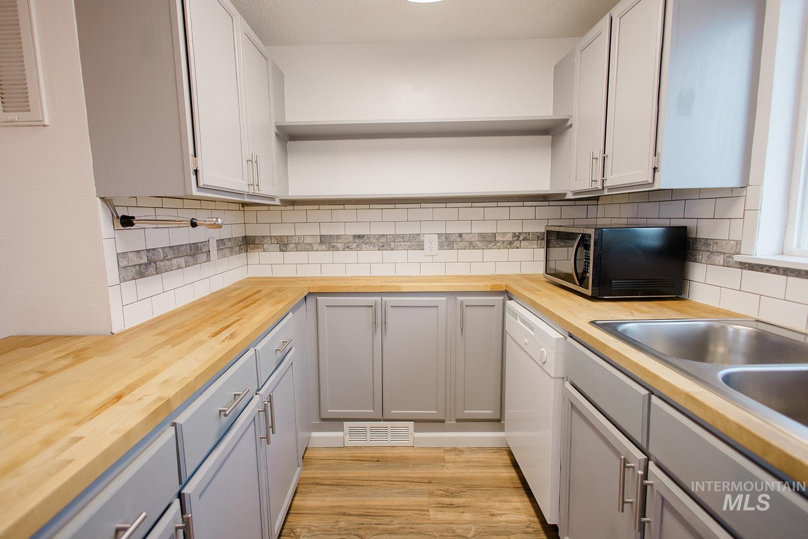 1320 E 4Th N, Mountain Home, Idaho 83647, 3 Bedrooms, 1 Bathroom, Residential For Sale, Price $265,000,MLS 98971405