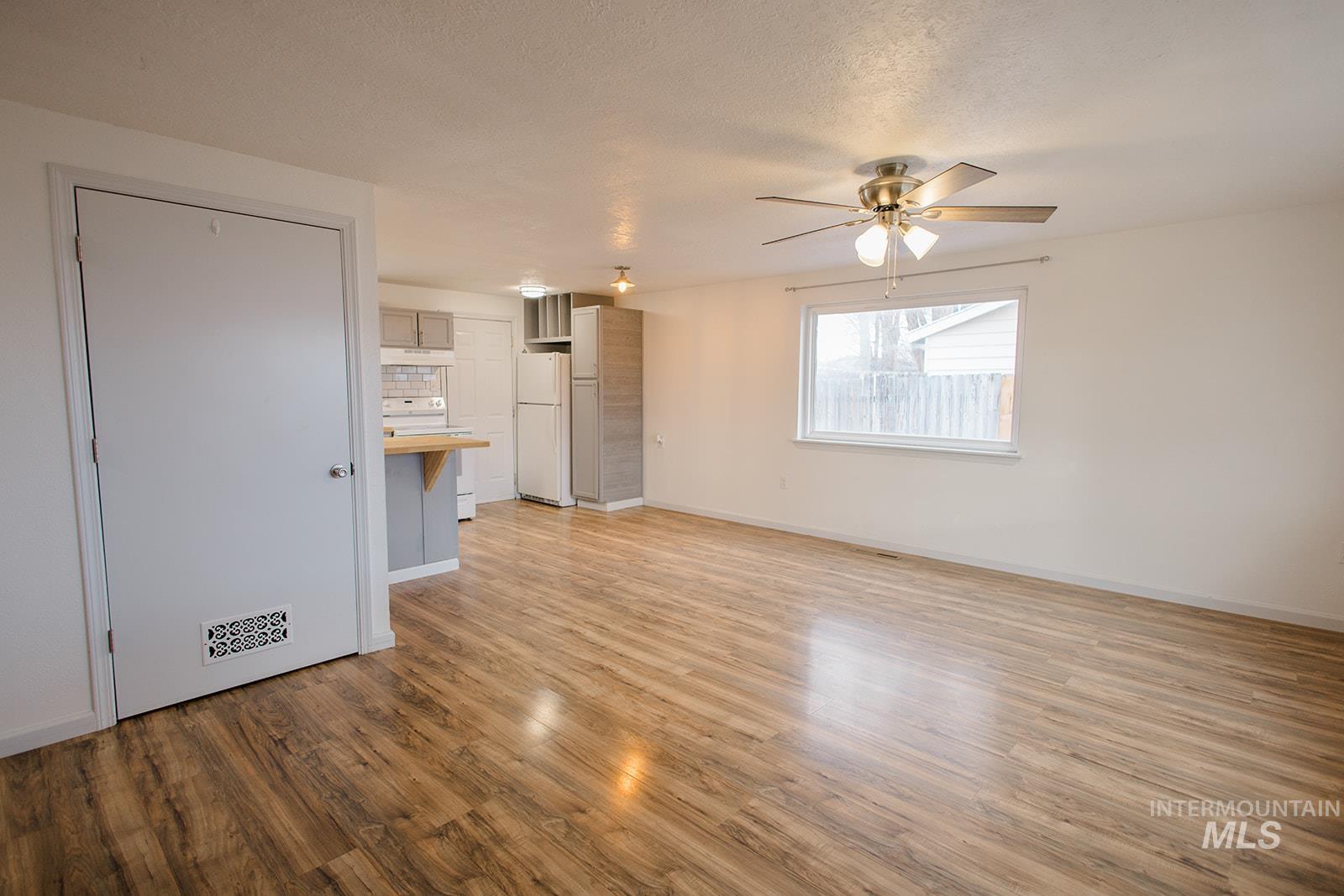 1320 E 4Th N, Mountain Home, Idaho 83647, 3 Bedrooms, 1 Bathroom, Residential For Sale, Price $265,000,MLS 98971405