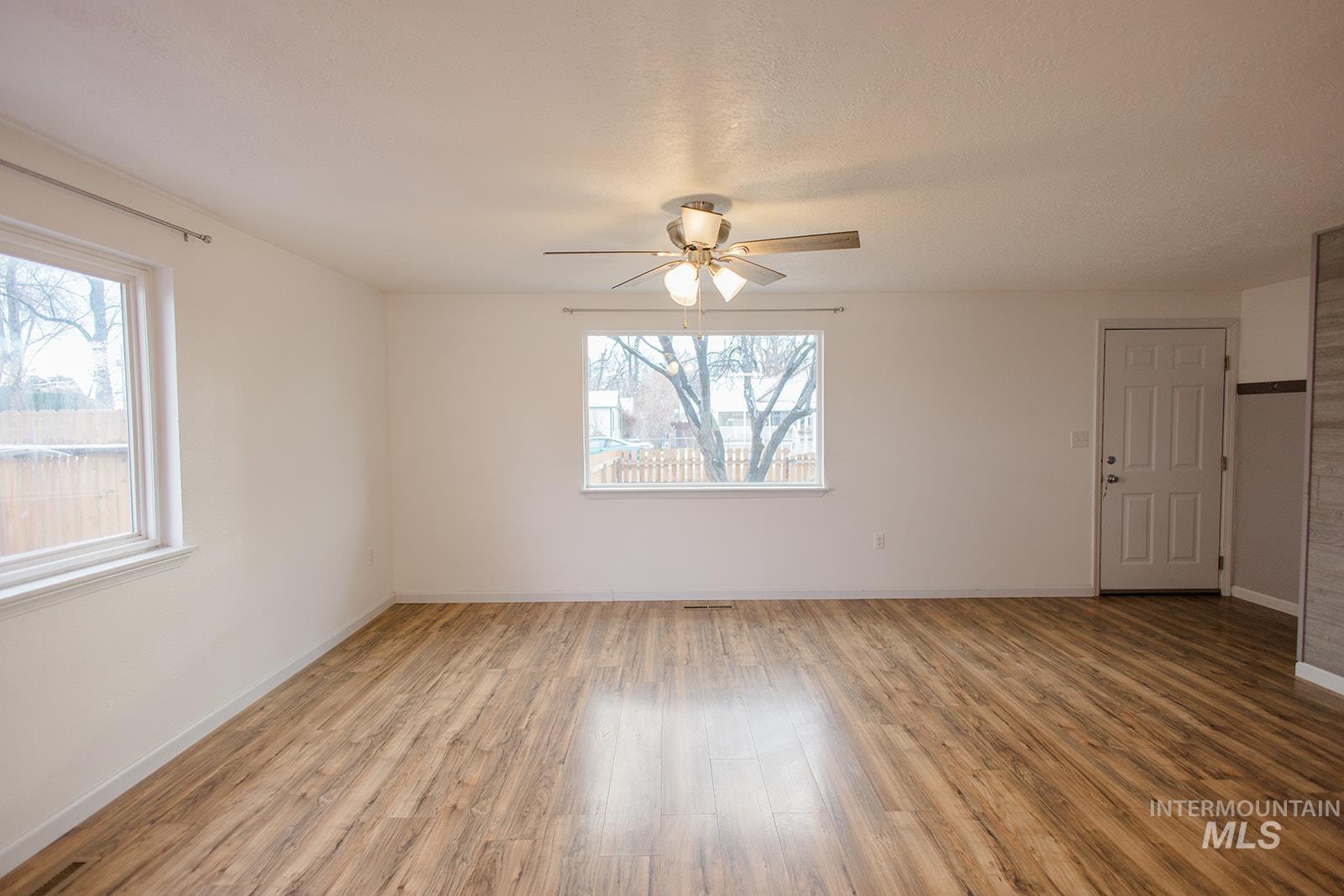 1320 E 4Th N, Mountain Home, Idaho 83647, 3 Bedrooms, 1 Bathroom, Residential For Sale, Price $265,000,MLS 98971405