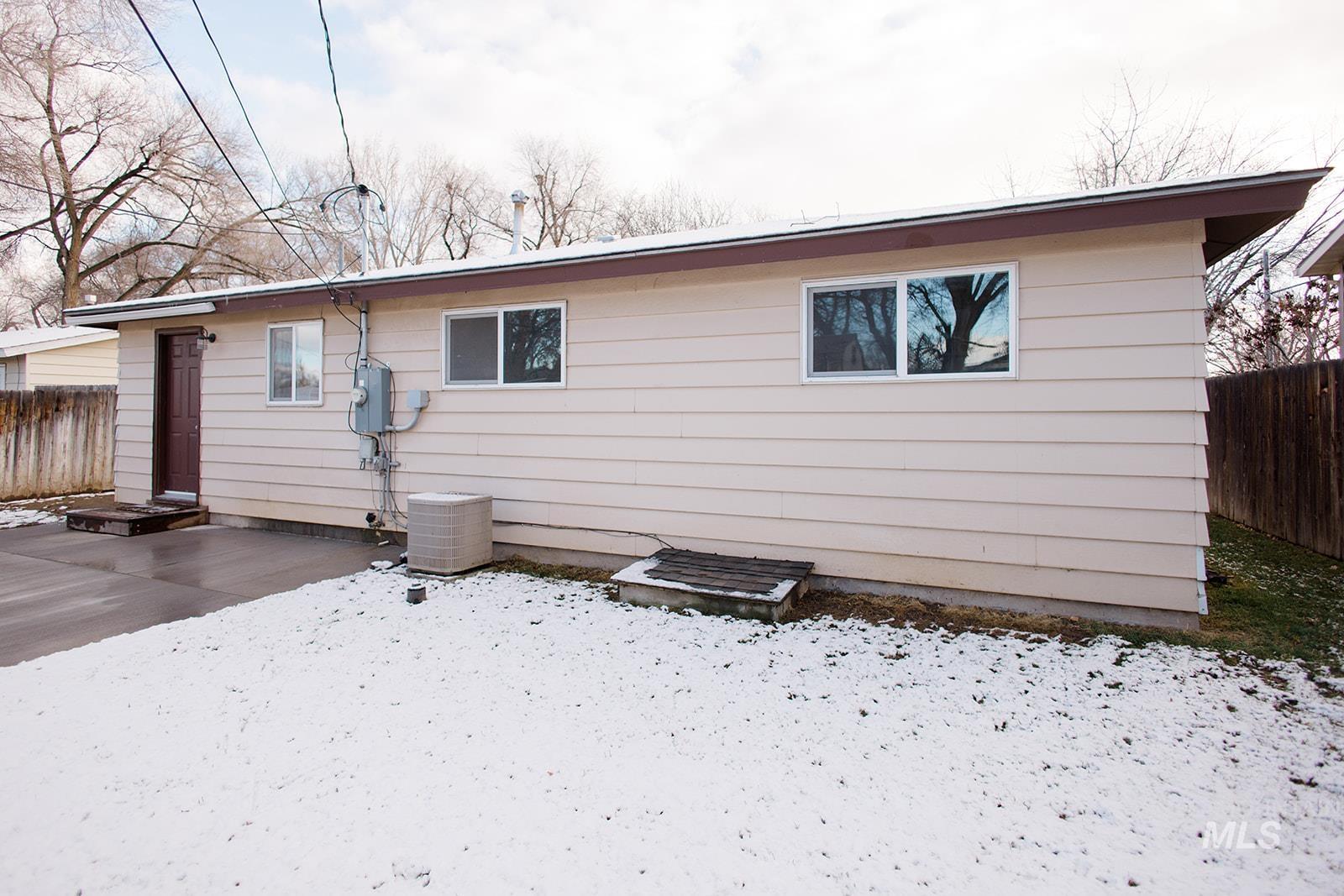 1320 E 4Th N, Mountain Home, Idaho 83647, 3 Bedrooms, 1 Bathroom, Residential For Sale, Price $265,000,MLS 98971405