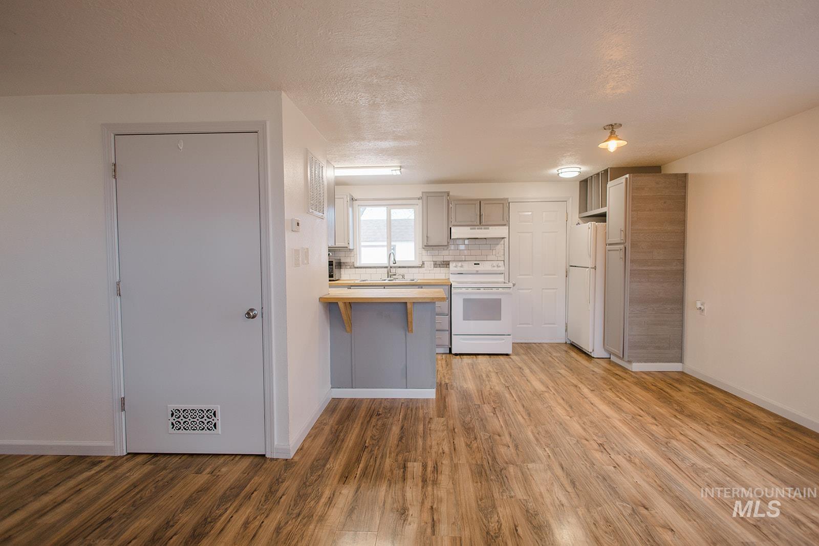 1320 E 4Th N, Mountain Home, Idaho 83647, 3 Bedrooms, 1 Bathroom, Residential For Sale, Price $265,000,MLS 98971405