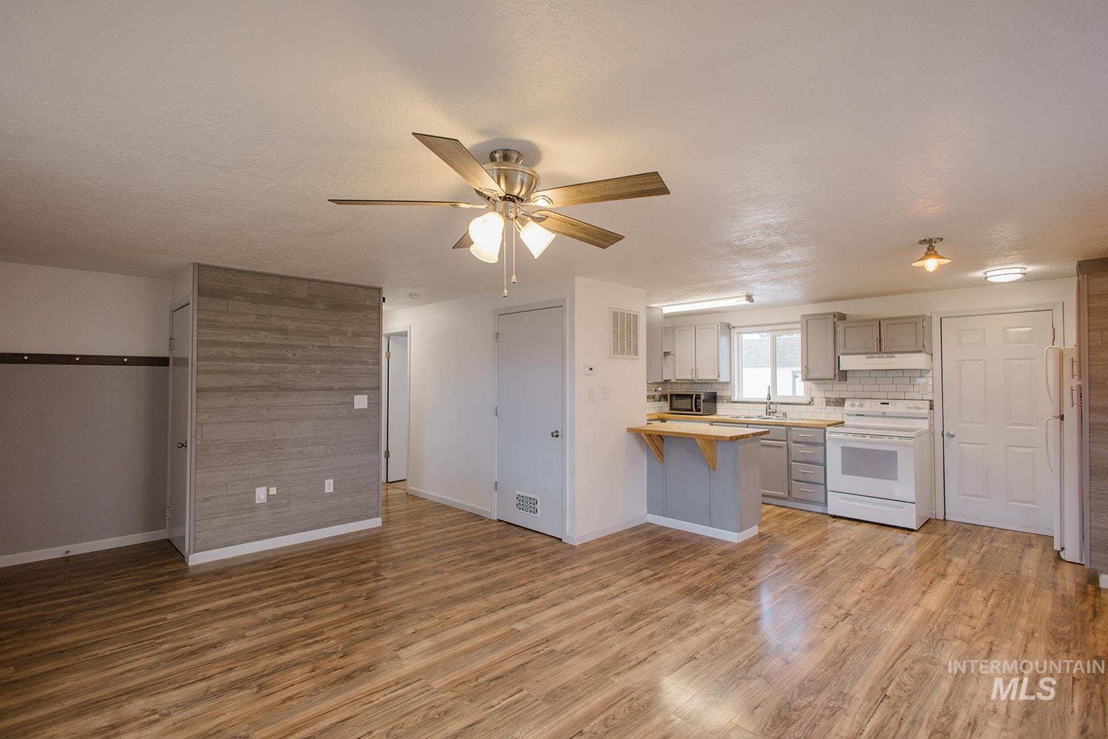 1320 E 4Th N, Mountain Home, Idaho 83647, 3 Bedrooms, 1 Bathroom, Residential For Sale, Price $265,000,MLS 98971405