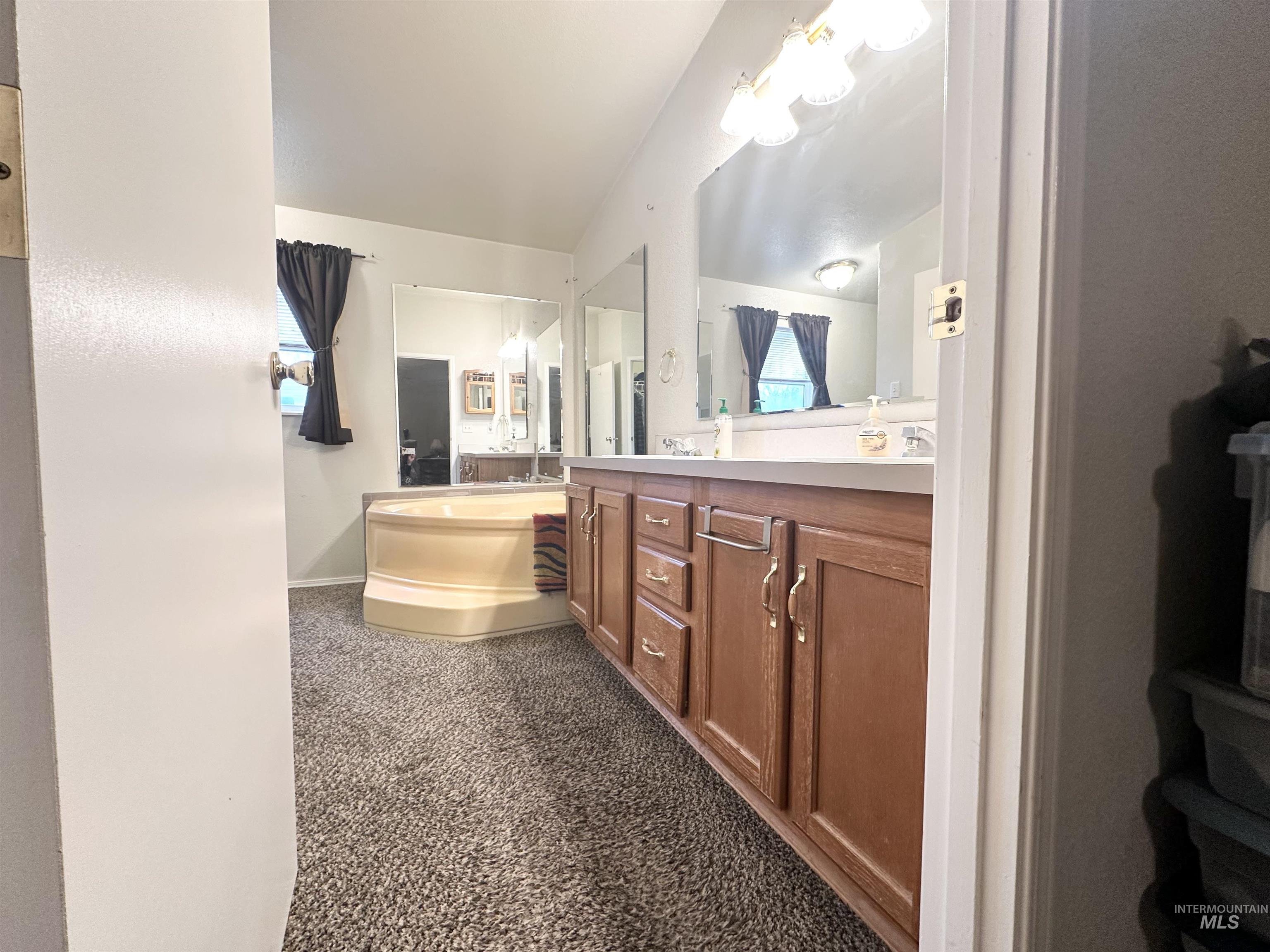 241 E 200 S, Jerome, Idaho 83338-6315, 3 Bedrooms, 2 Bathrooms, Residential For Sale, Price $419,999,MLS 98971408