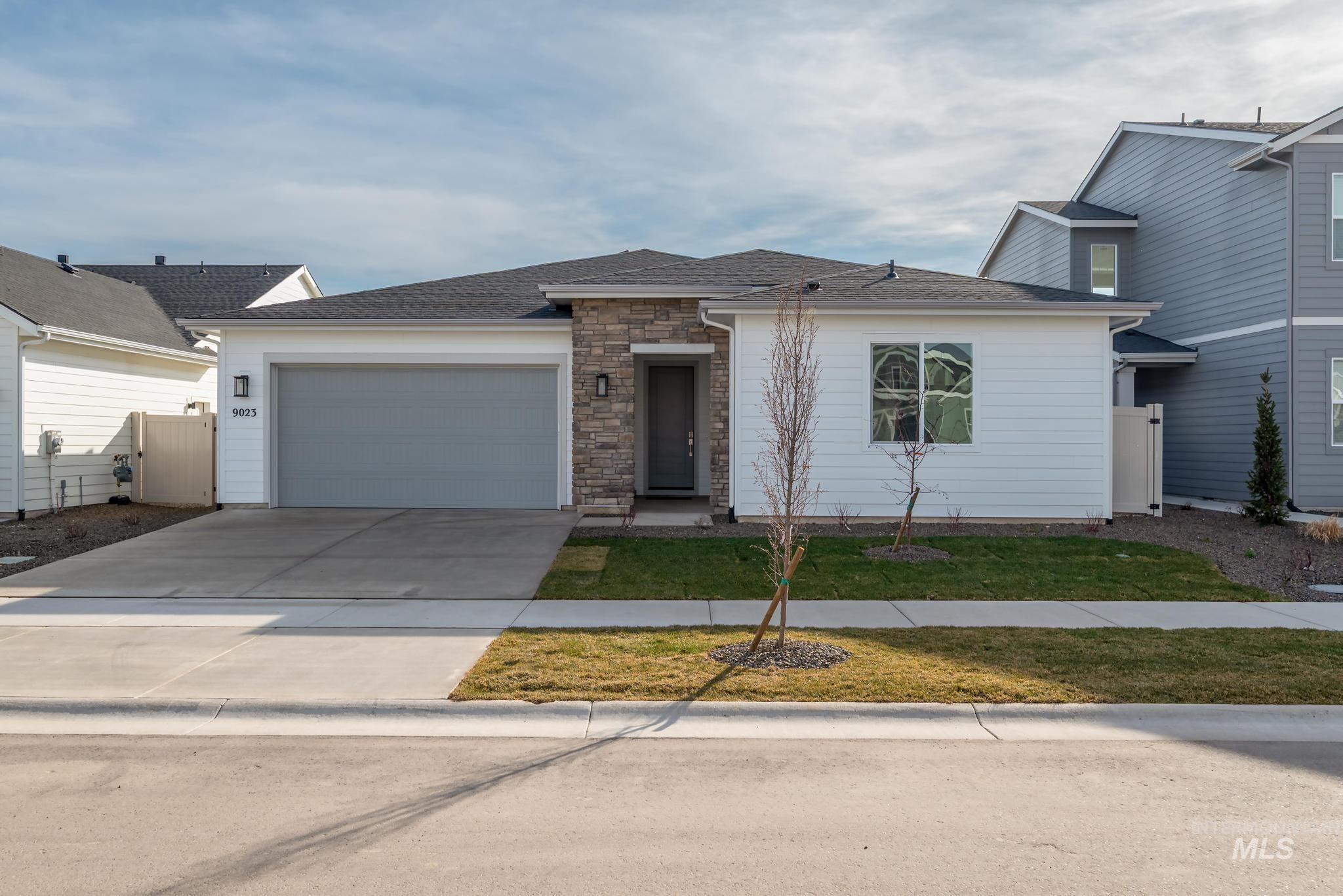 9023 W Moon River Dr, Star, Idaho 83669, 3 Bedrooms, 2 Bathrooms, Residential For Sale, Price $499,000,MLS 98971409