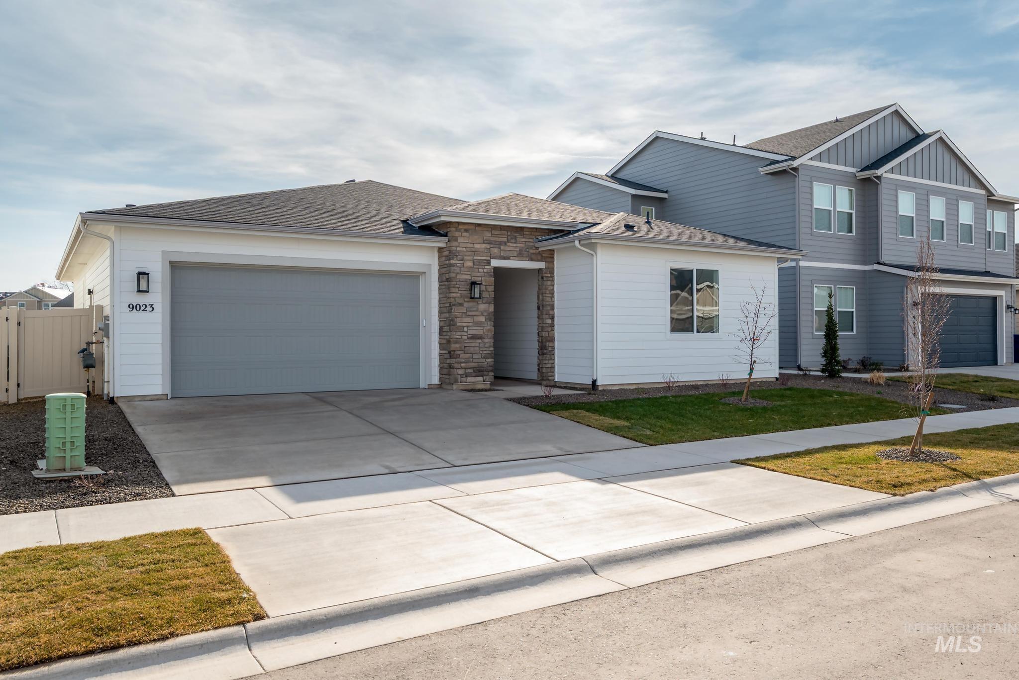 9023 W Moon River Dr, Star, Idaho 83669, 3 Bedrooms, 2 Bathrooms, Residential For Sale, Price $499,000,MLS 98971409