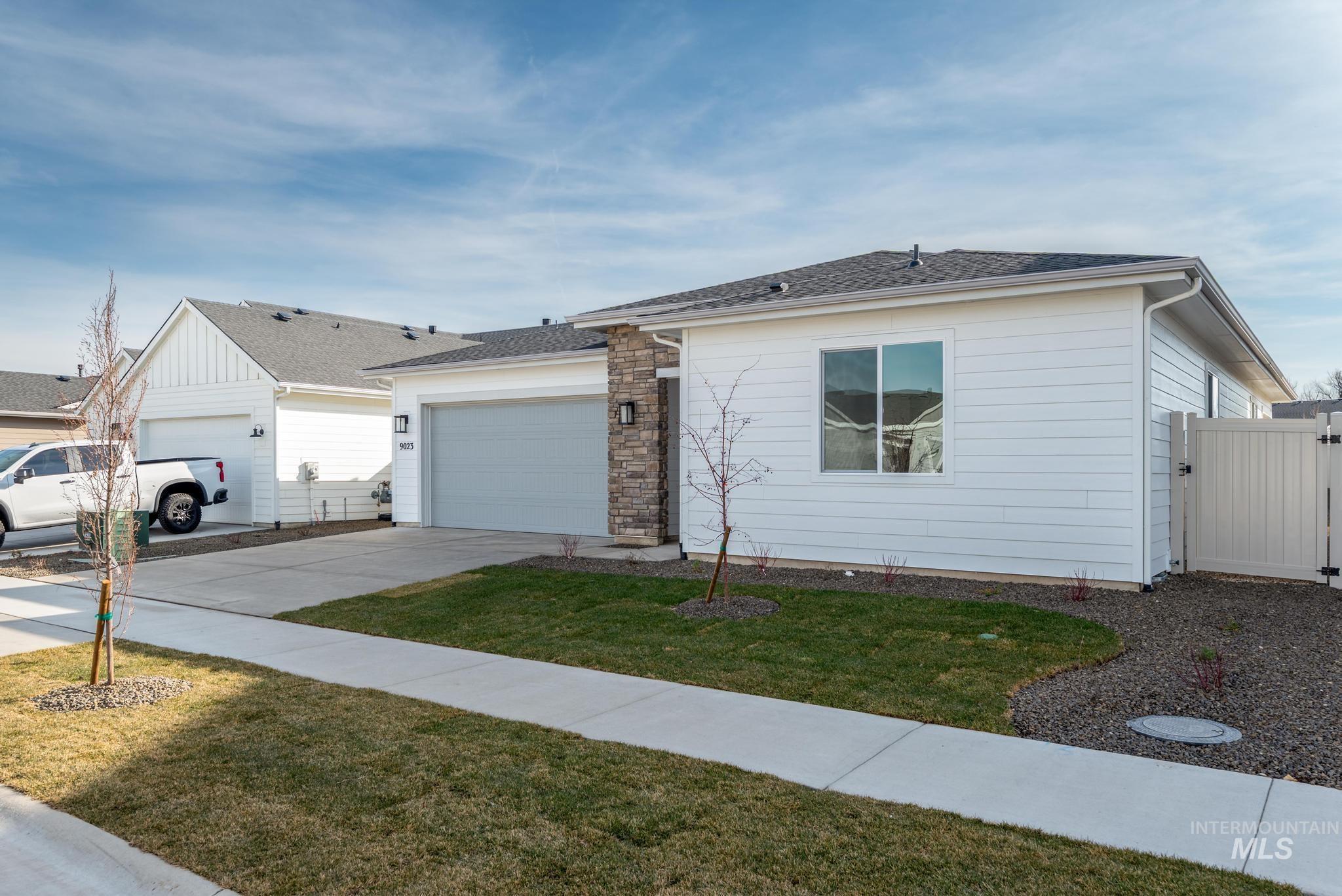 9023 W Moon River Dr, Star, Idaho 83669, 3 Bedrooms, 2 Bathrooms, Residential For Sale, Price $499,000,MLS 98971409