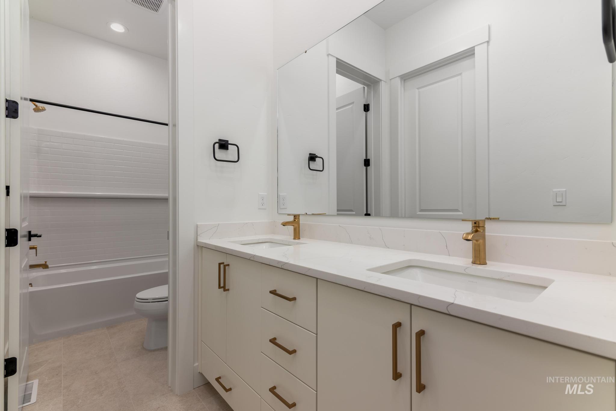 9001 W Moonglade St, Star, Idaho 83669, 4 Bedrooms, 3 Bathrooms, Residential For Sale, Price $714,000,MLS 98971410