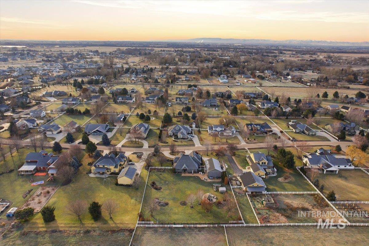 8982 New Castle Drive, Middleton, Idaho 83644, 4 Bedrooms, 4 Bathrooms, Residential For Sale, Price $1,225,000,MLS 98971416