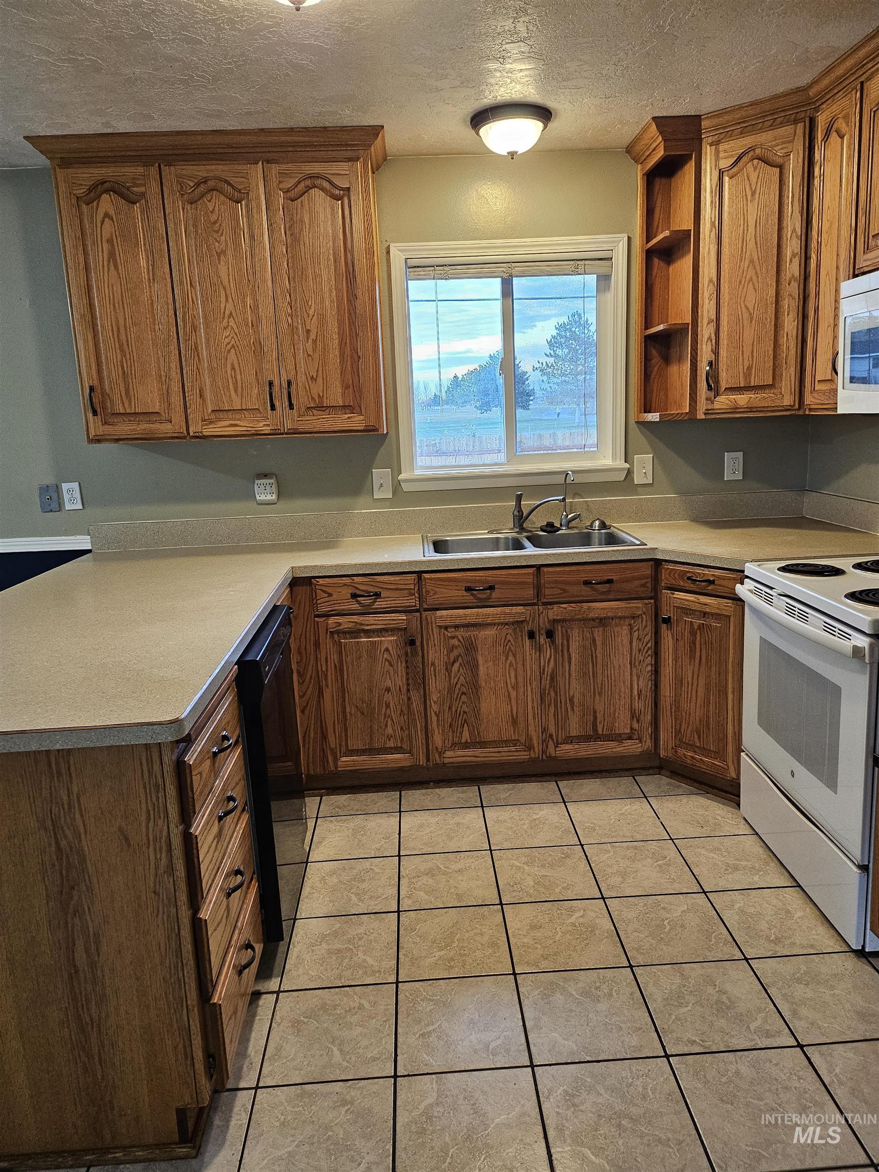 3990 Gregg Cir, Pocatello, Idaho 83201, 5 Bedrooms, 2 Bathrooms, Residential For Sale, Price $281,500,MLS 98971418