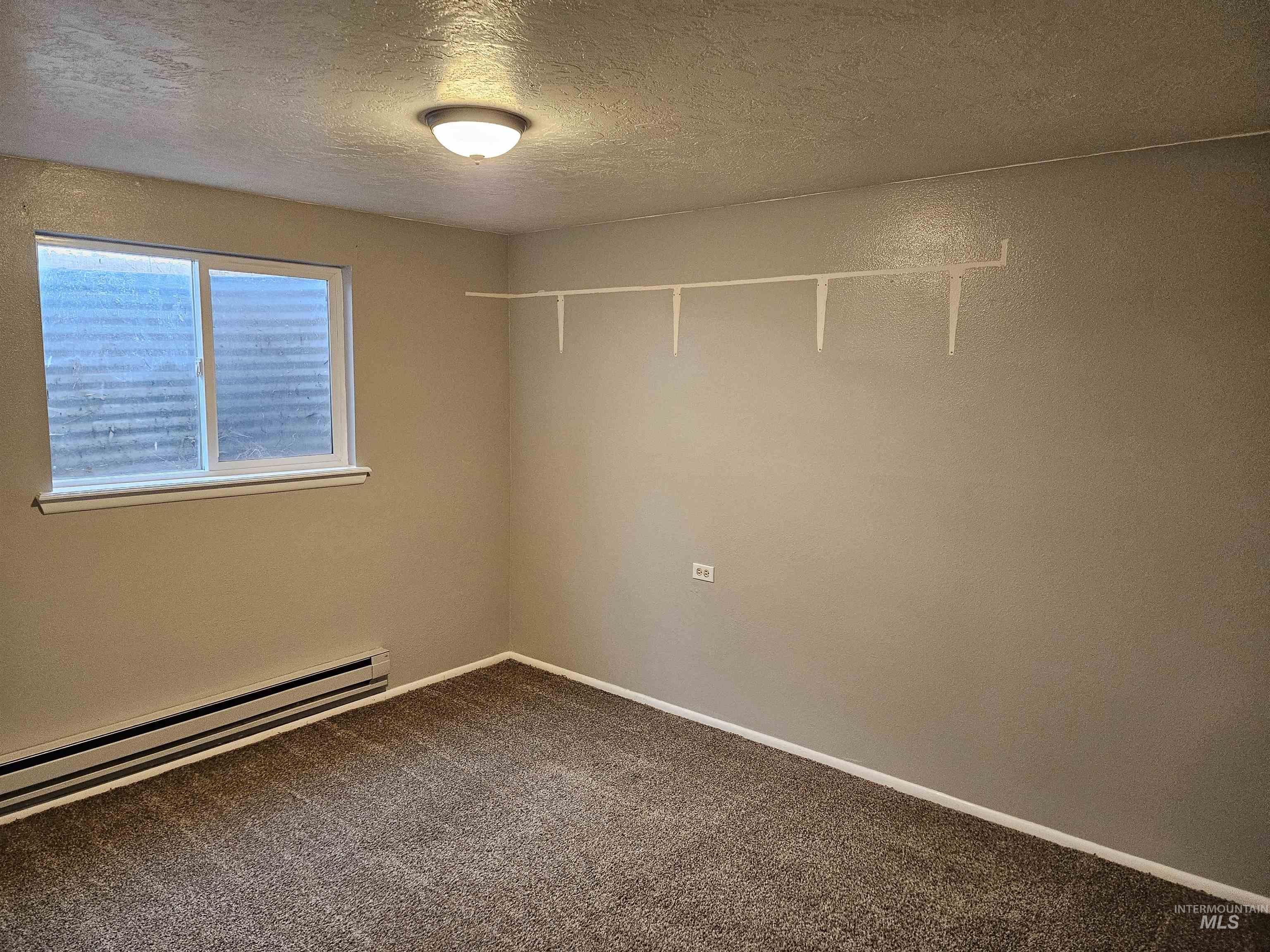 3990 Gregg Cir, Pocatello, Idaho 83201, 5 Bedrooms, 2 Bathrooms, Residential For Sale, Price $281,500,MLS 98971418