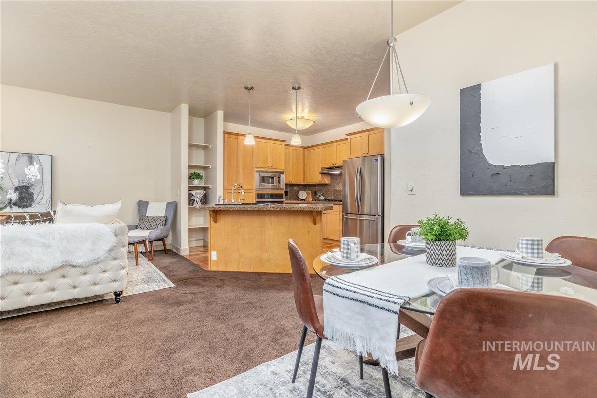 1262 E Winding Creek Dr, Eagle, Idaho 83616, 2 Bedrooms, 1.5 Bathrooms, Residential For Sale, Price $385,000,MLS 98971419