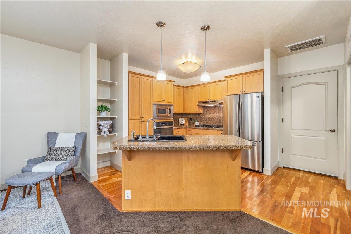 1262 E Winding Creek Dr, Eagle, Idaho 83616, 2 Bedrooms, 1.5 Bathrooms, Residential For Sale, Price $385,000,MLS 98971419