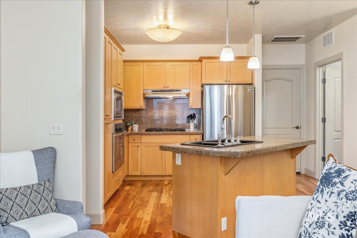 1262 E Winding Creek Dr, Eagle, Idaho 83616, 2 Bedrooms, 1.5 Bathrooms, Residential For Sale, Price $385,000,MLS 98971419