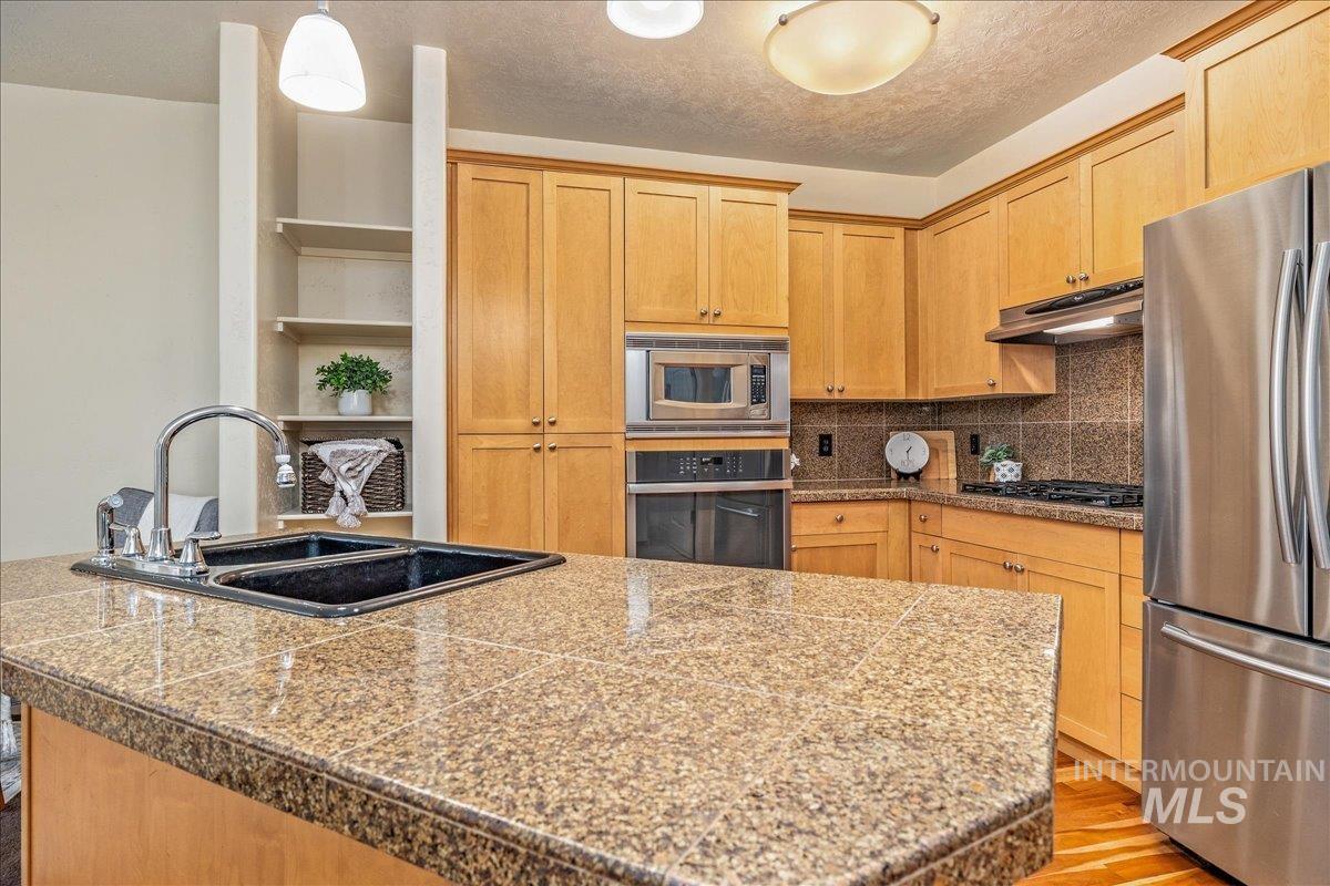 1262 E Winding Creek Dr, Eagle, Idaho 83616, 2 Bedrooms, 1.5 Bathrooms, Residential For Sale, Price $385,000,MLS 98971419