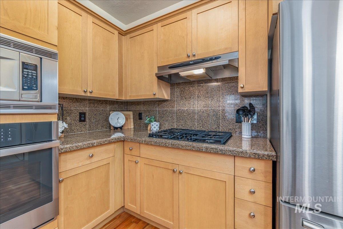 1262 E Winding Creek Dr, Eagle, Idaho 83616, 2 Bedrooms, 1.5 Bathrooms, Residential For Sale, Price $385,000,MLS 98971419