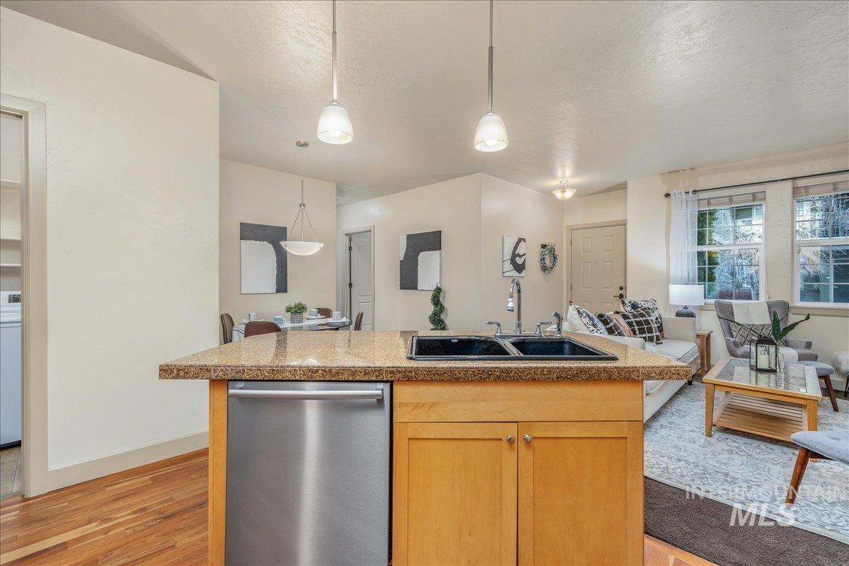 1262 E Winding Creek Dr, Eagle, Idaho 83616, 2 Bedrooms, 1.5 Bathrooms, Residential For Sale, Price $385,000,MLS 98971419