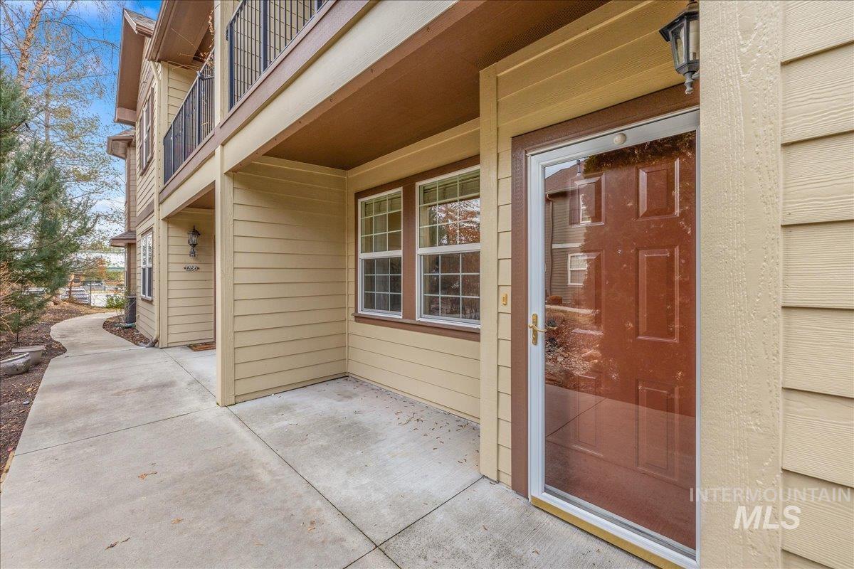 1262 E Winding Creek Dr, Eagle, Idaho 83616, 2 Bedrooms, 1.5 Bathrooms, Residential For Sale, Price $385,000,MLS 98971419