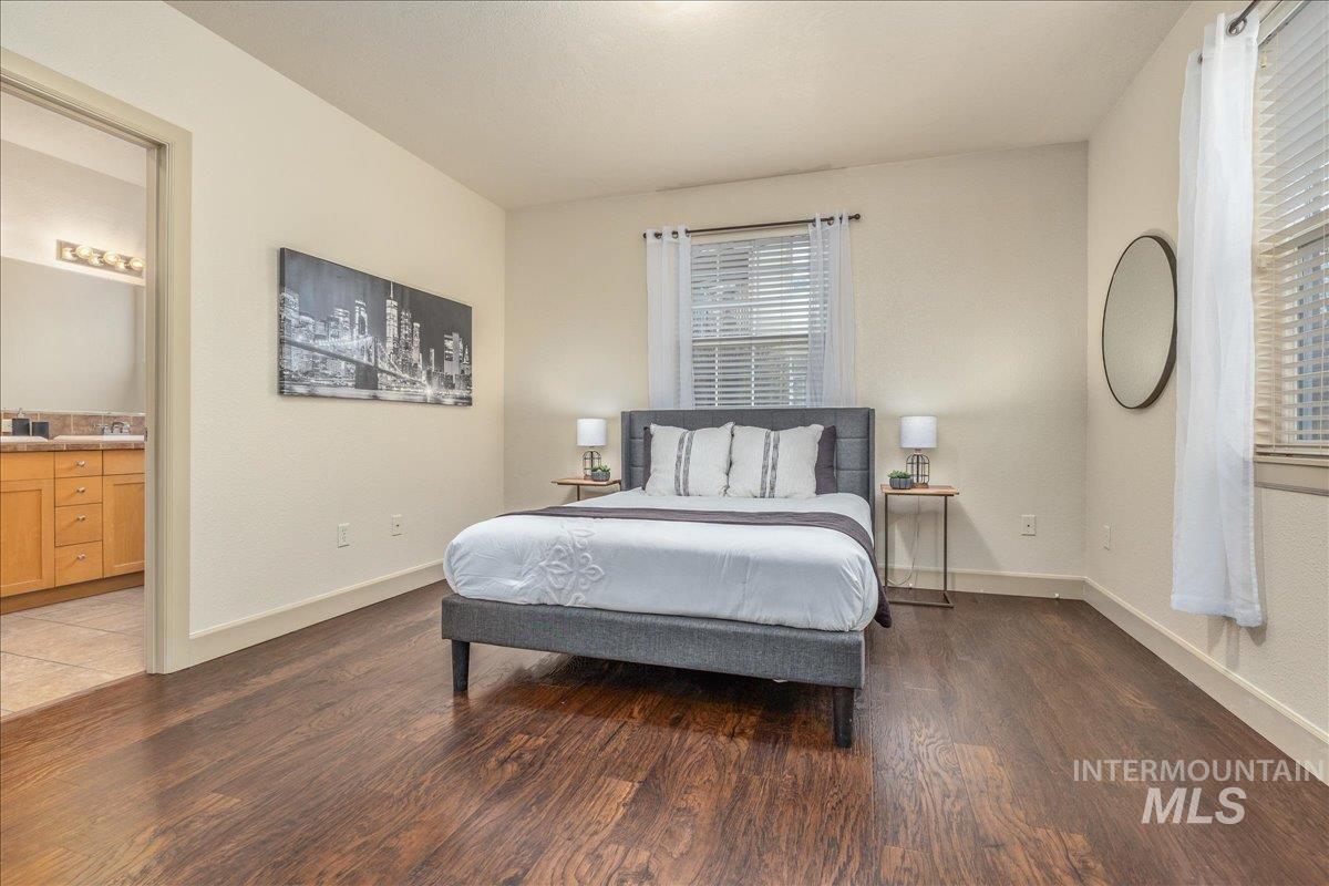 1262 E Winding Creek Dr, Eagle, Idaho 83616, 2 Bedrooms, 1.5 Bathrooms, Residential For Sale, Price $385,000,MLS 98971419