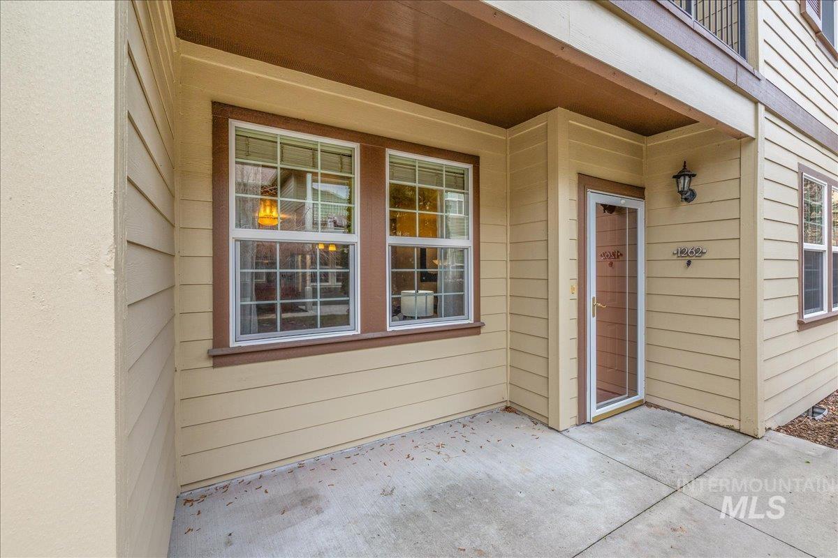 1262 E Winding Creek Dr, Eagle, Idaho 83616, 2 Bedrooms, 1.5 Bathrooms, Residential For Sale, Price $385,000,MLS 98971419