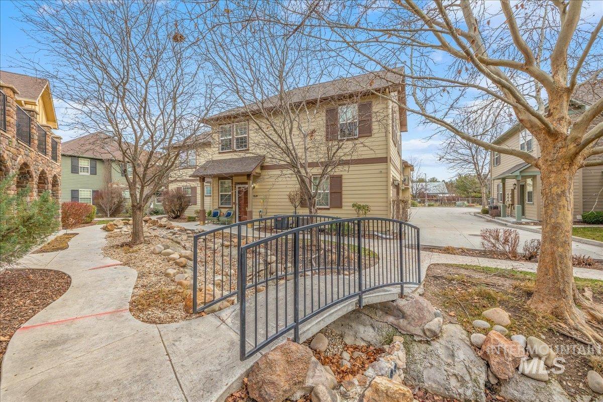 1262 E Winding Creek Dr, Eagle, Idaho 83616, 2 Bedrooms, 1.5 Bathrooms, Residential For Sale, Price $385,000,MLS 98971419