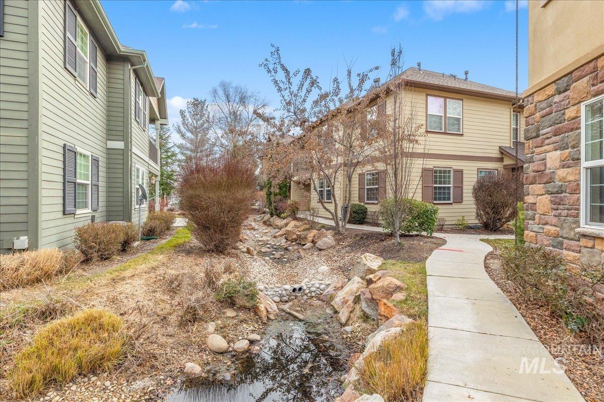 1262 E Winding Creek Dr, Eagle, Idaho 83616, 2 Bedrooms, 1.5 Bathrooms, Residential For Sale, Price $385,000,MLS 98971419