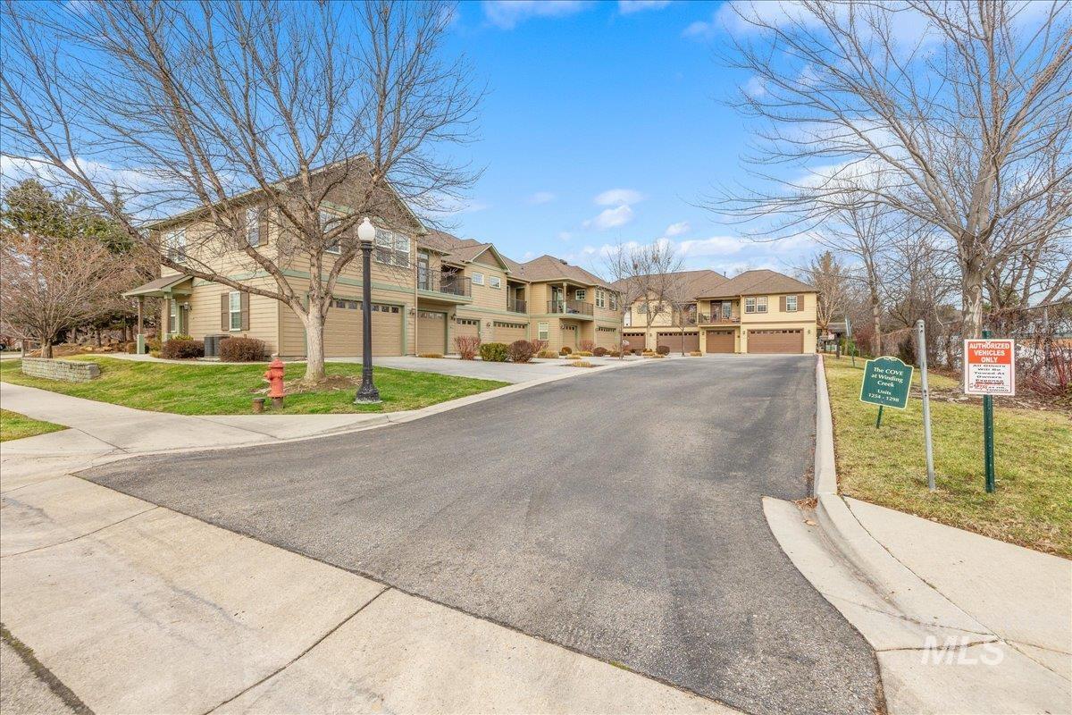 1262 E Winding Creek Dr, Eagle, Idaho 83616, 2 Bedrooms, 1.5 Bathrooms, Residential For Sale, Price $385,000,MLS 98971419