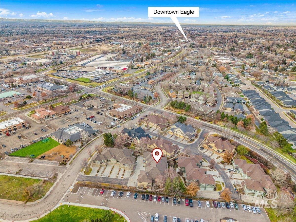 1262 E Winding Creek Dr, Eagle, Idaho 83616, 2 Bedrooms, 1.5 Bathrooms, Residential For Sale, Price $385,000,MLS 98971419