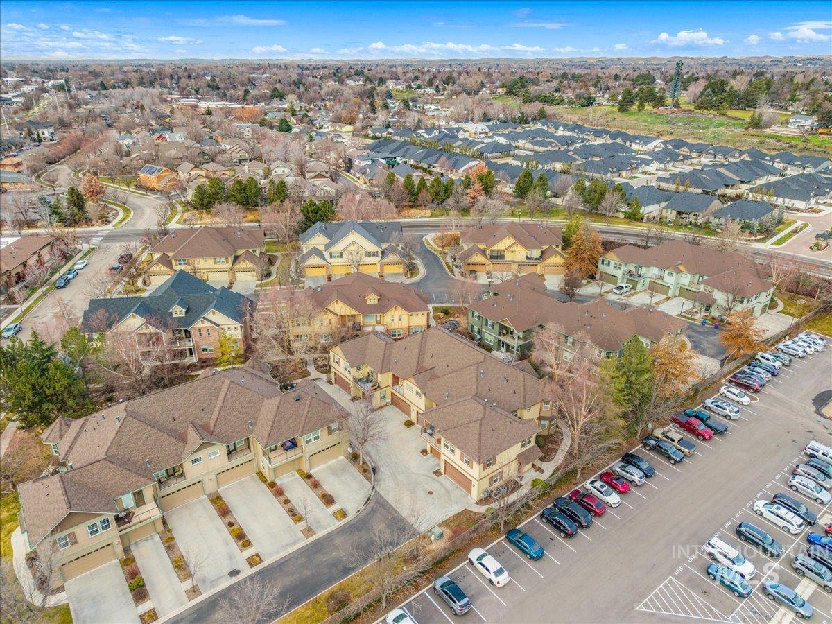 1262 E Winding Creek Dr, Eagle, Idaho 83616, 2 Bedrooms, 1.5 Bathrooms, Residential For Sale, Price $385,000,MLS 98971419