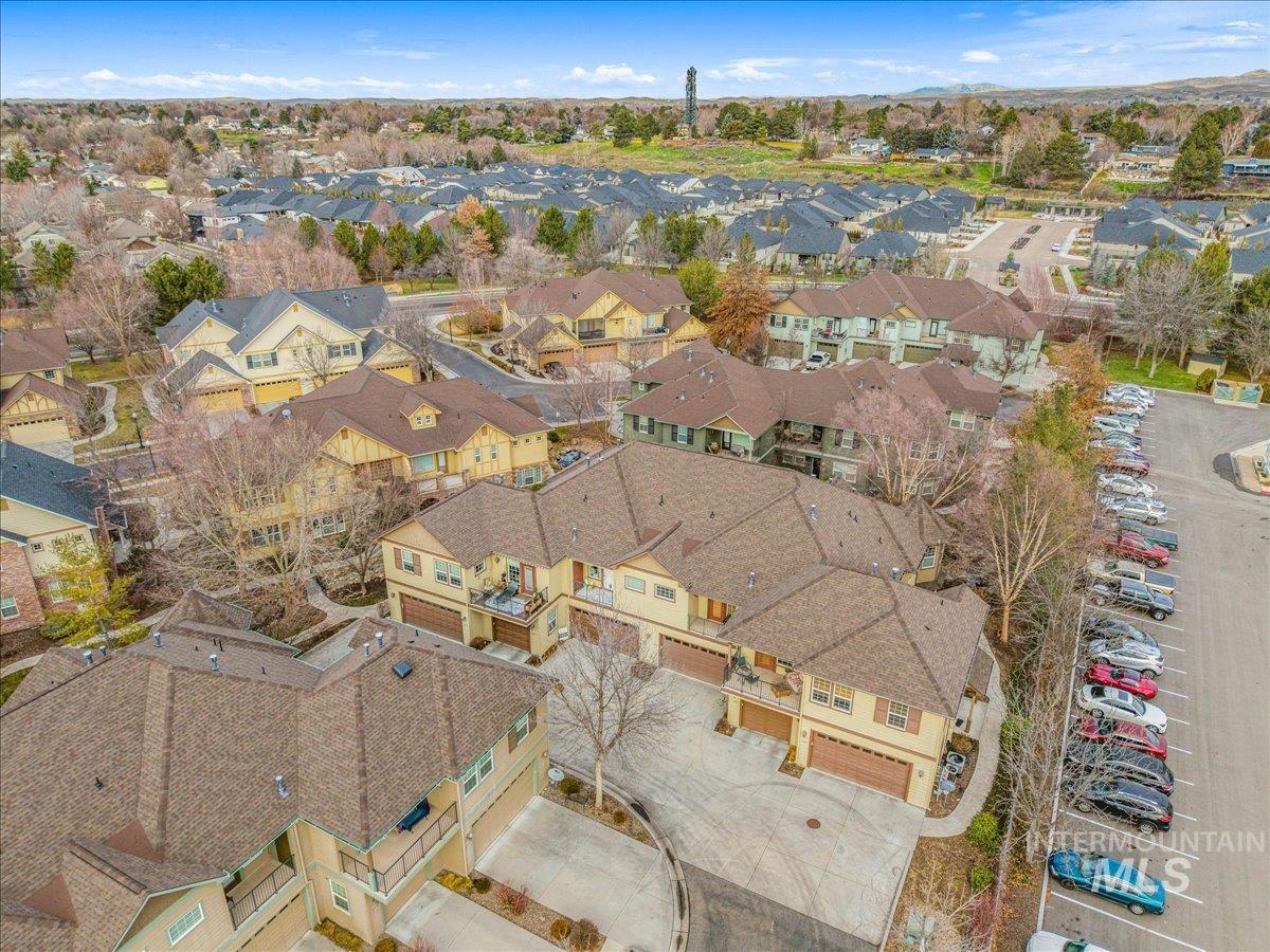 1262 E Winding Creek Dr, Eagle, Idaho 83616, 2 Bedrooms, 1.5 Bathrooms, Residential For Sale, Price $385,000,MLS 98971419