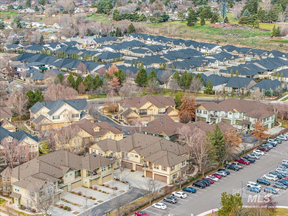 1262 E Winding Creek Dr, Eagle, Idaho 83616, 2 Bedrooms, 1.5 Bathrooms, Residential For Sale, Price $385,000,MLS 98971419