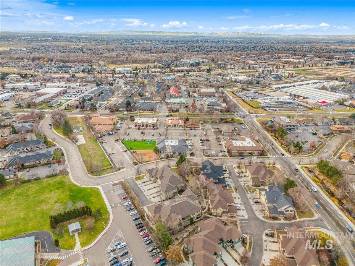 1262 E Winding Creek Dr, Eagle, Idaho 83616, 2 Bedrooms, 1.5 Bathrooms, Residential For Sale, Price $385,000,MLS 98971419