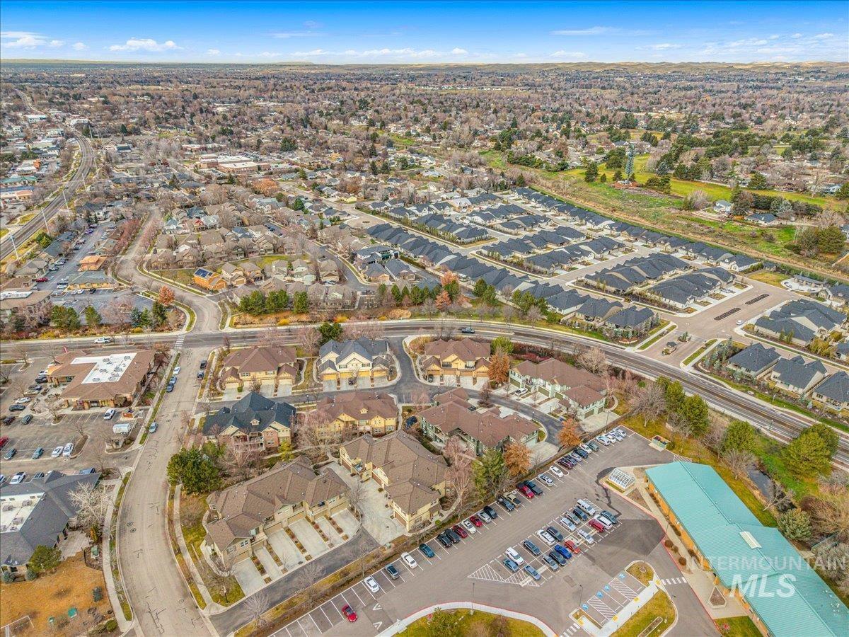 1262 E Winding Creek Dr, Eagle, Idaho 83616, 2 Bedrooms, 1.5 Bathrooms, Residential For Sale, Price $385,000,MLS 98971419