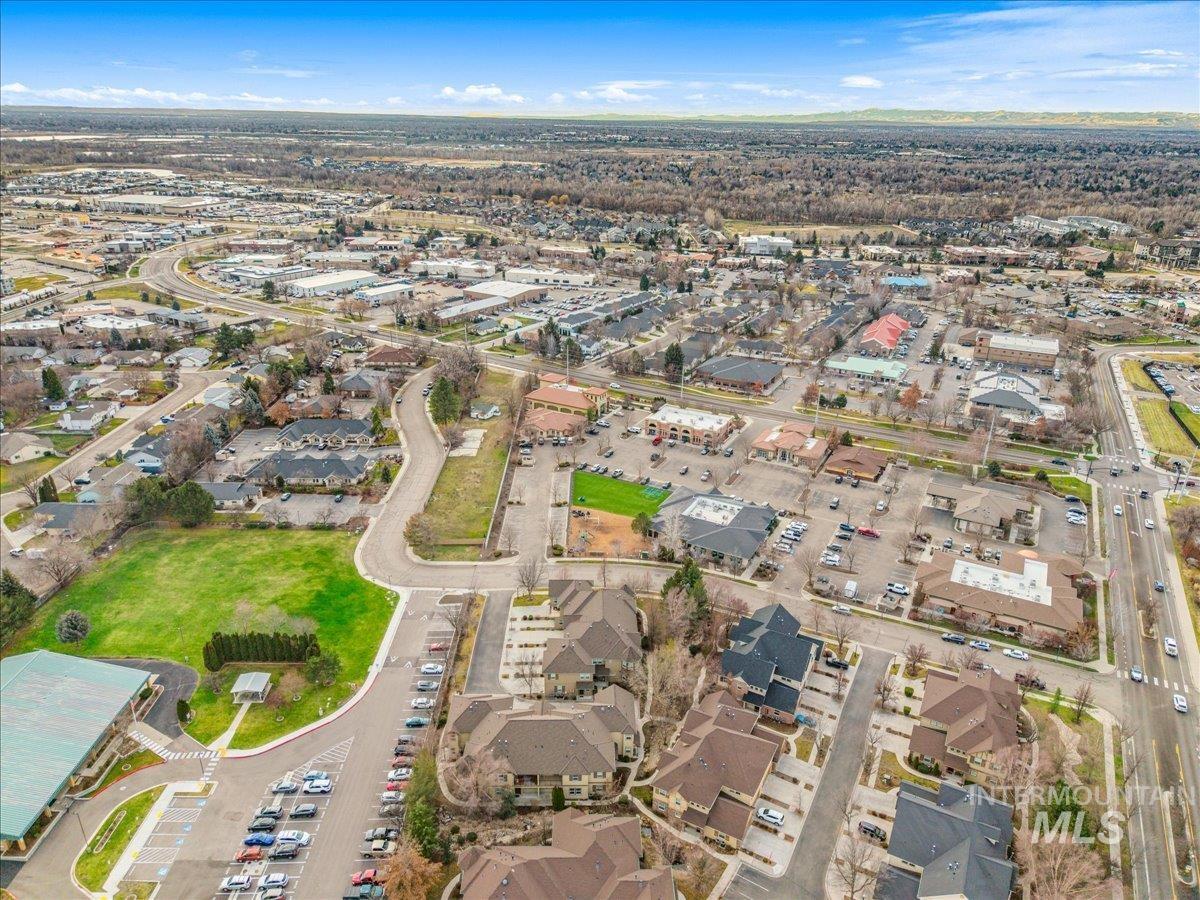 1262 E Winding Creek Dr, Eagle, Idaho 83616, 2 Bedrooms, 1.5 Bathrooms, Residential For Sale, Price $385,000,MLS 98971419