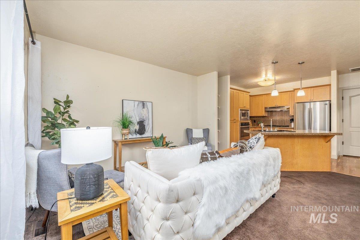 1262 E Winding Creek Dr, Eagle, Idaho 83616, 2 Bedrooms, 1.5 Bathrooms, Residential For Sale, Price $385,000,MLS 98971419