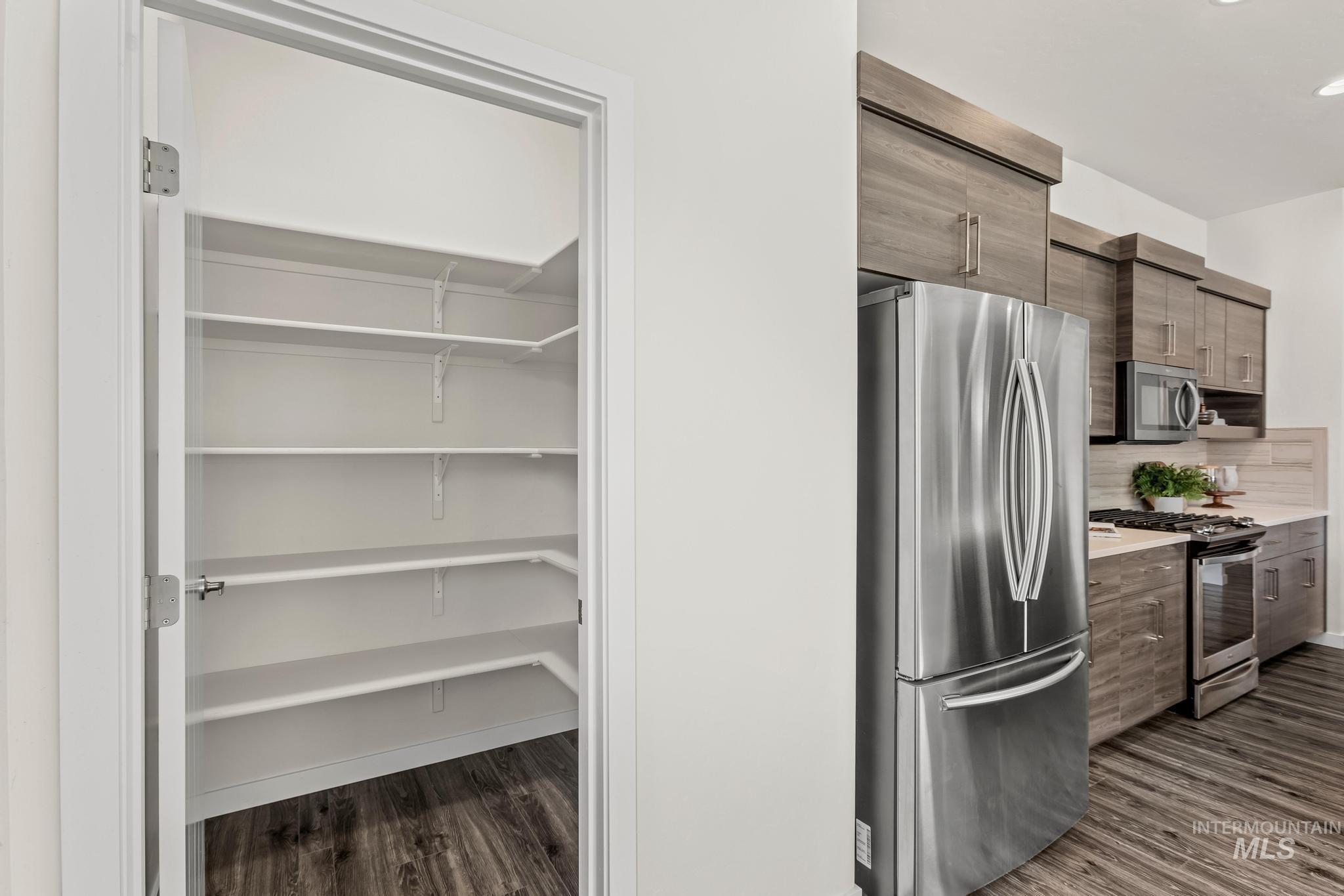 3132 S Annett Ave, Boise, Idaho 83705, 3 Bedrooms, 2 Bathrooms, Residential For Sale, Price $550,000,MLS 98971422