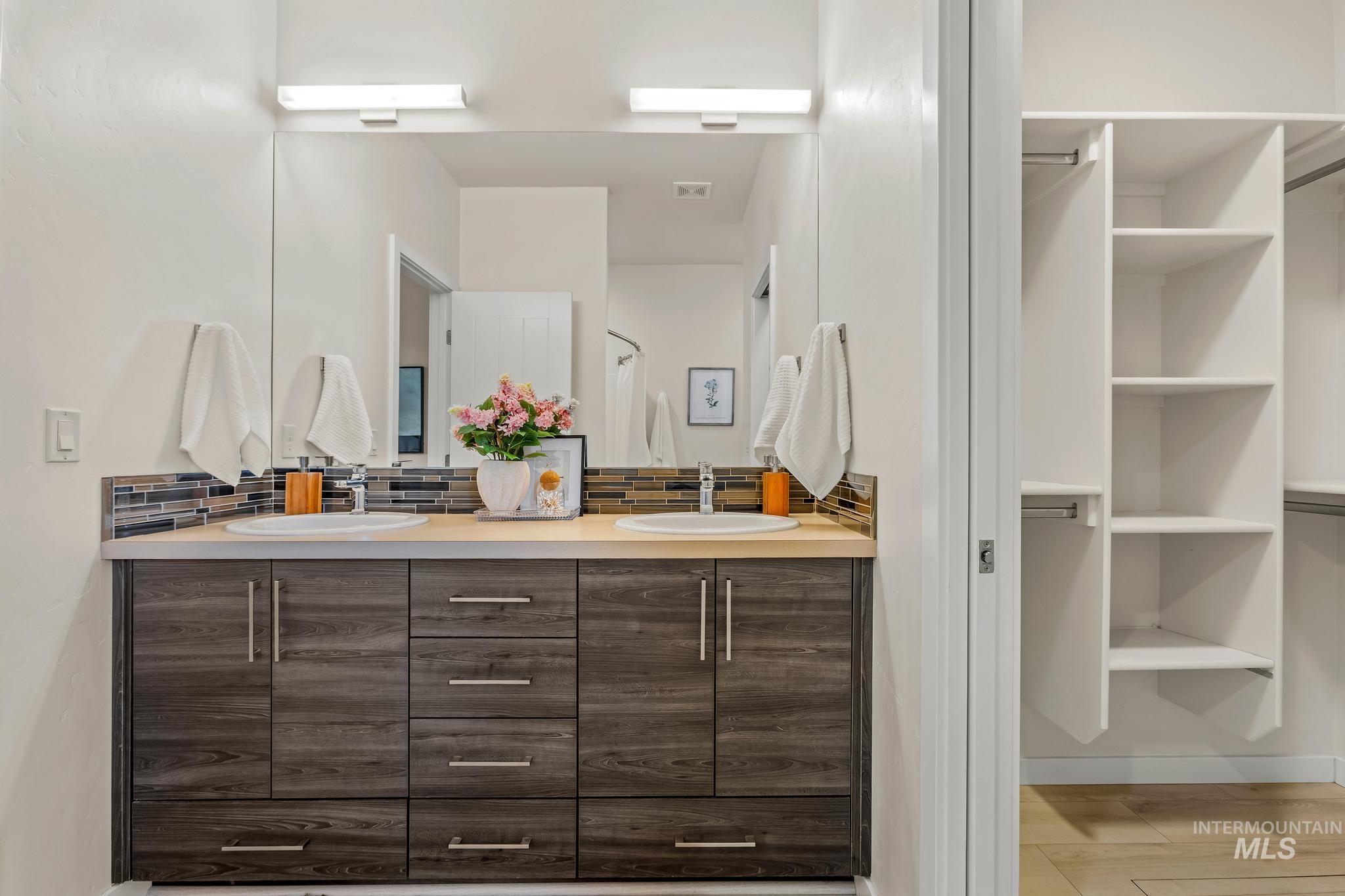 3132 S Annett Ave, Boise, Idaho 83705, 3 Bedrooms, 2 Bathrooms, Residential For Sale, Price $550,000,MLS 98971422