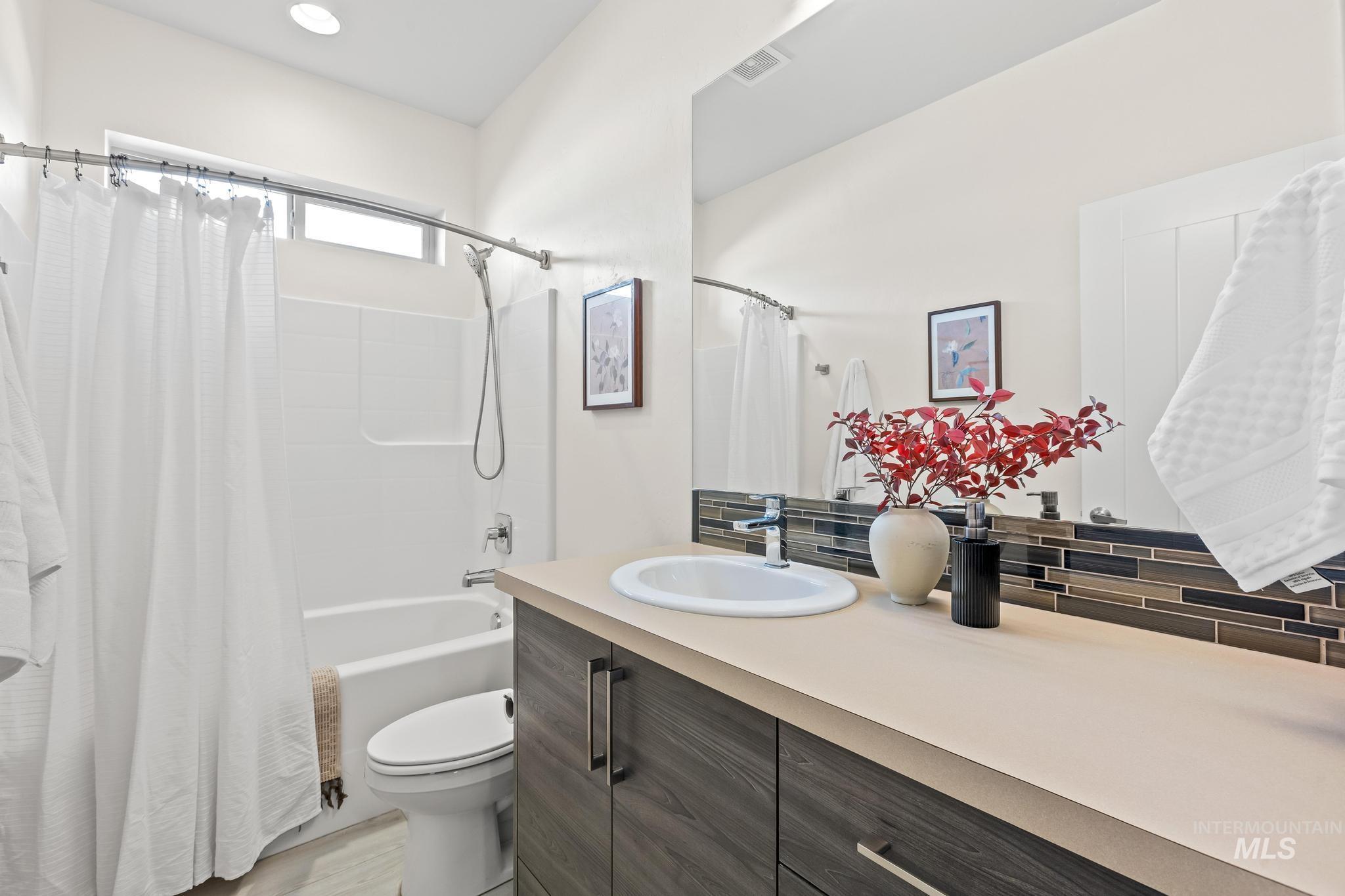 3132 S Annett Ave, Boise, Idaho 83705, 3 Bedrooms, 2 Bathrooms, Residential For Sale, Price $550,000,MLS 98971422