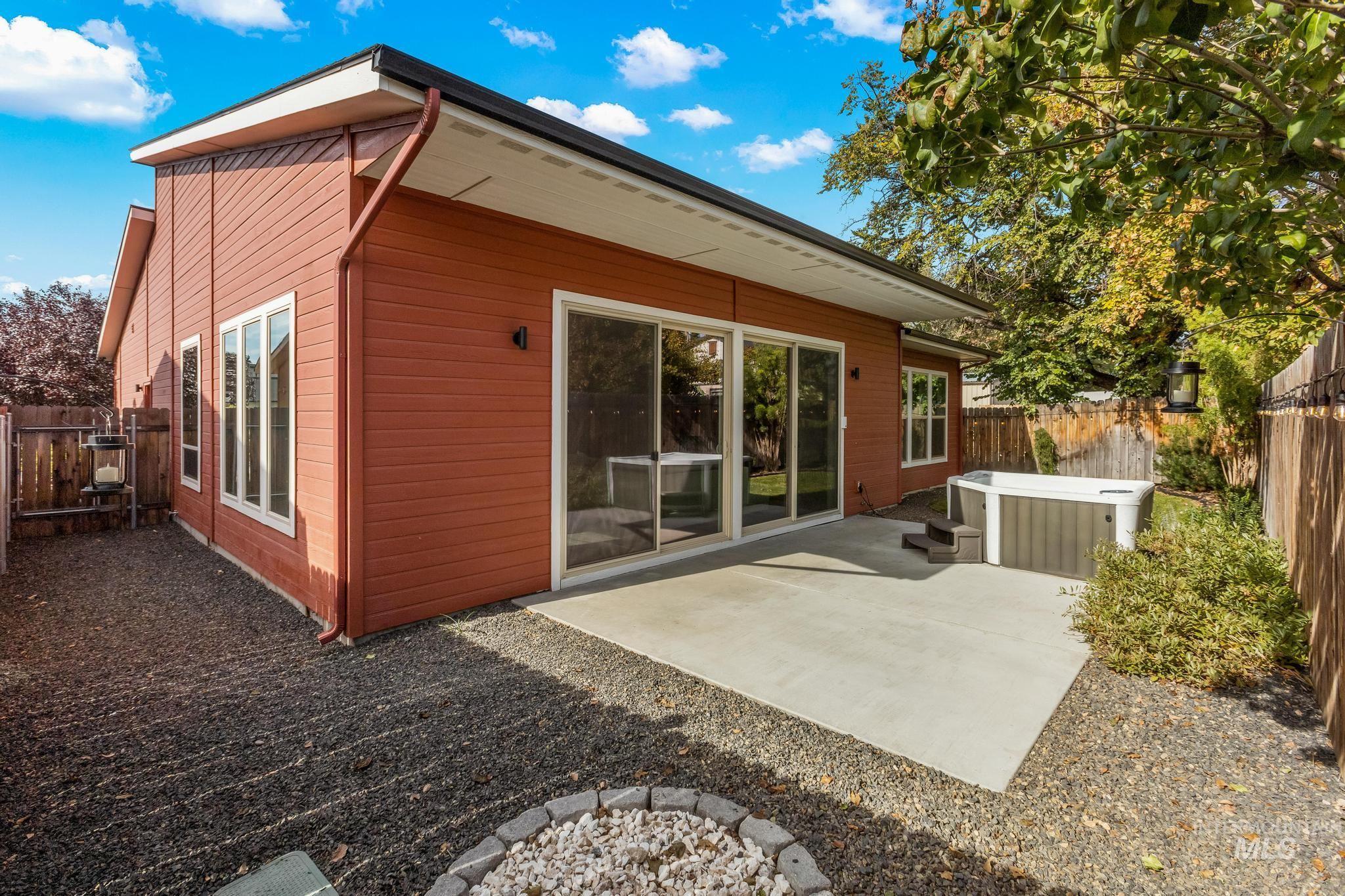 3132 S Annett Ave, Boise, Idaho 83705, 3 Bedrooms, 2 Bathrooms, Residential For Sale, Price $550,000,MLS 98971422